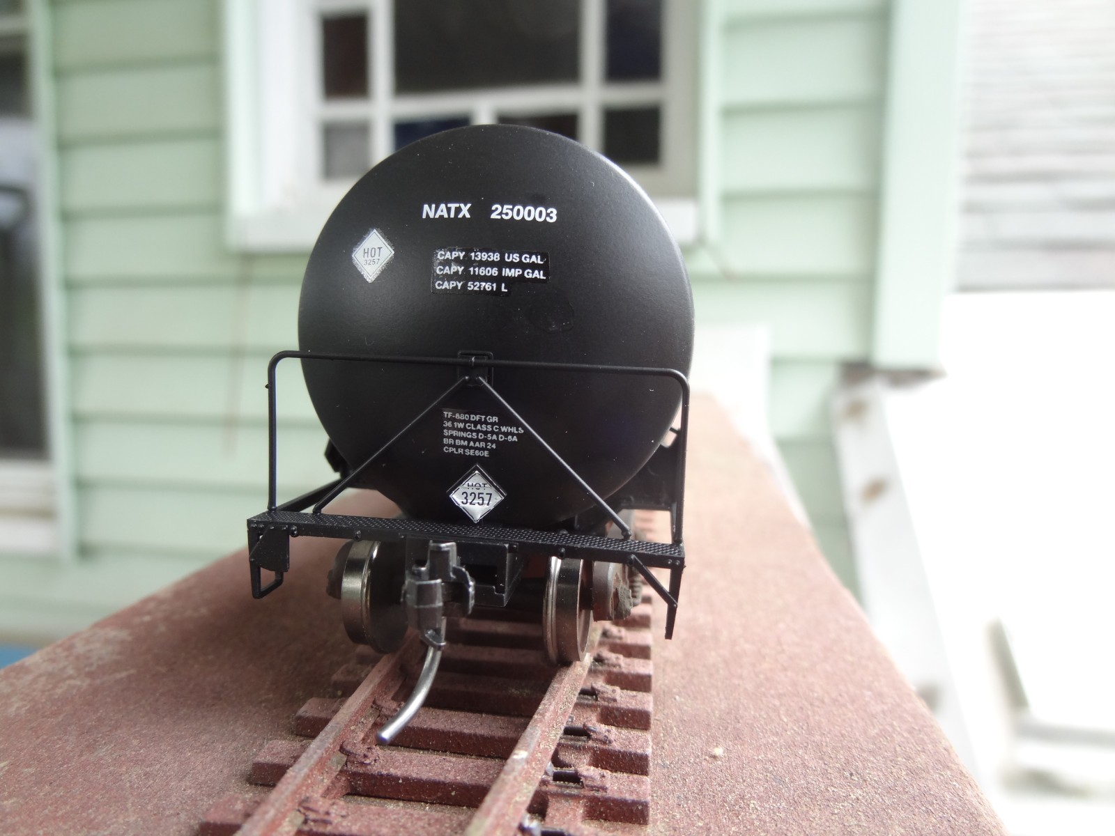 Walthers Mainline ho scale Trinity 25k gal. tank car NATX 250003