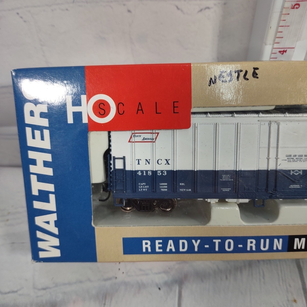 HO Walthers 932-3604 Nestle North American 50’ Exterior Post Boxcar TNCX #41853