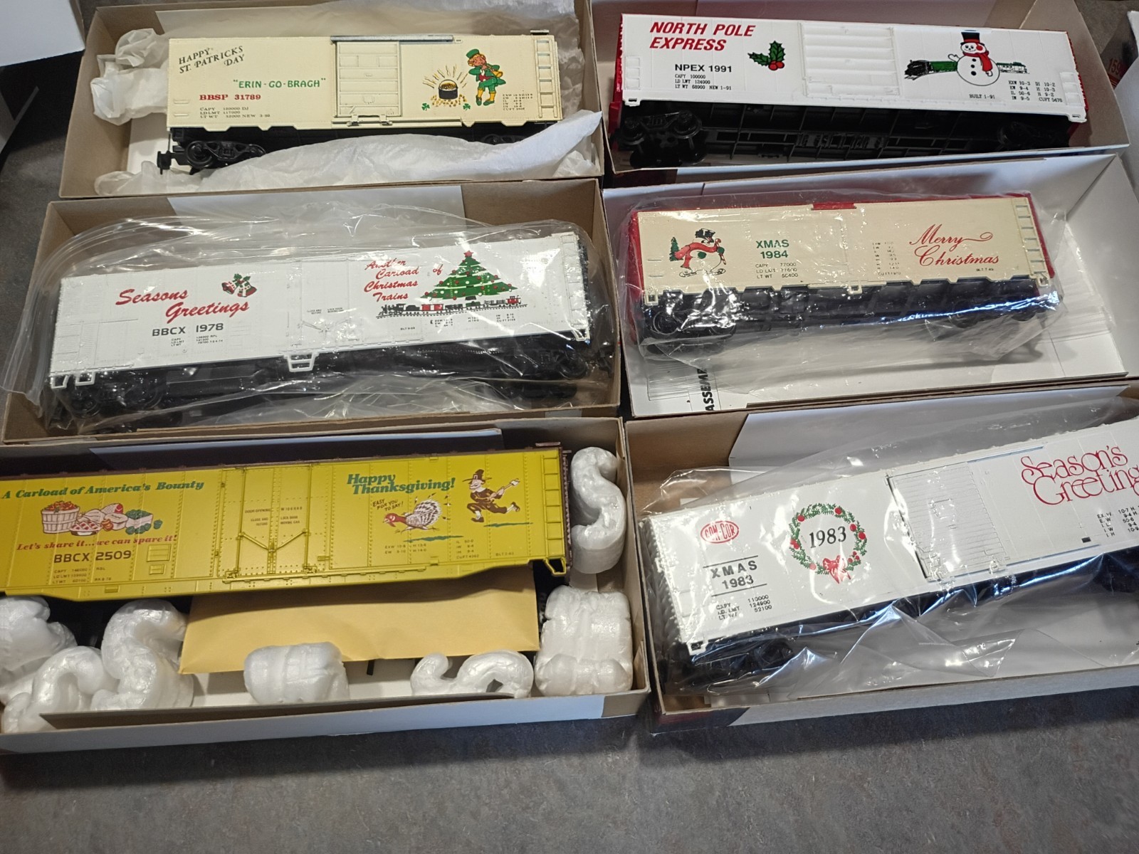 Holiday Christmas , ST Pats , Thanksgiving HO Train 6pc lot box car in box’s