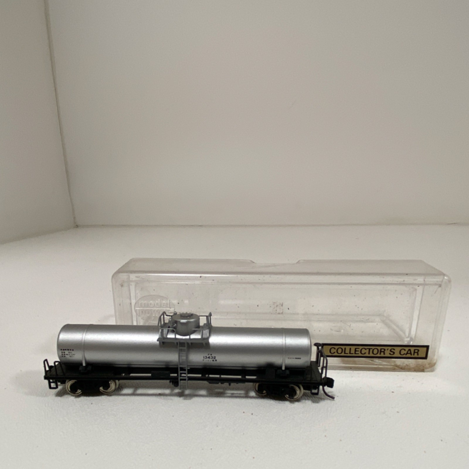 Model Power N Scale Tank Car Collector’s Car Silver Black Plastic Ready to Go