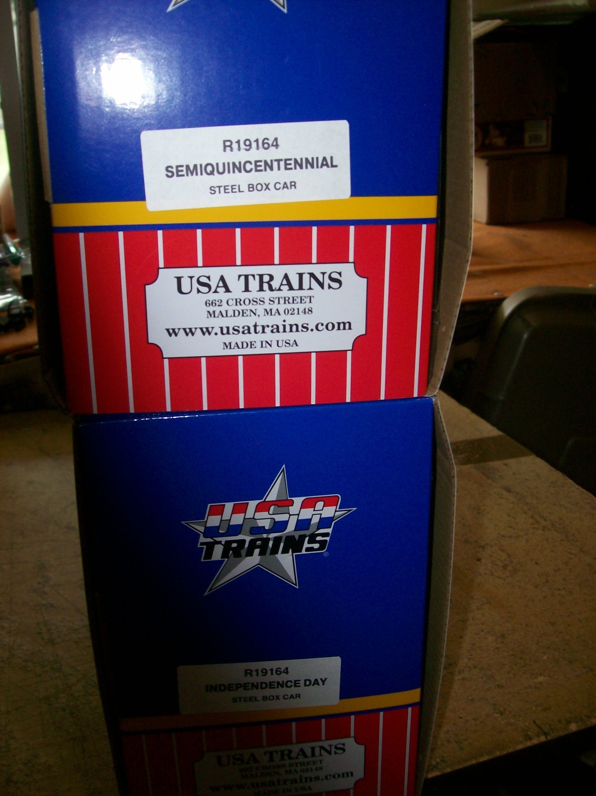 USA Trains R19164 G 4th of July Patriotic Boxcar Set – 2 Pack (Pack of 2)