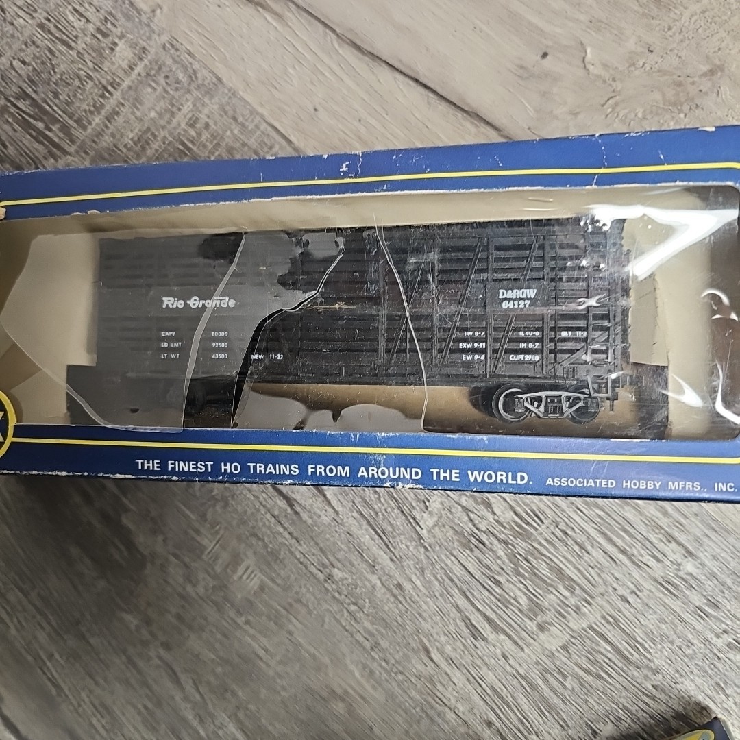 Mixed Lot of Six Vintage HO Scale Train Cars, Locamotive Track And Transformer