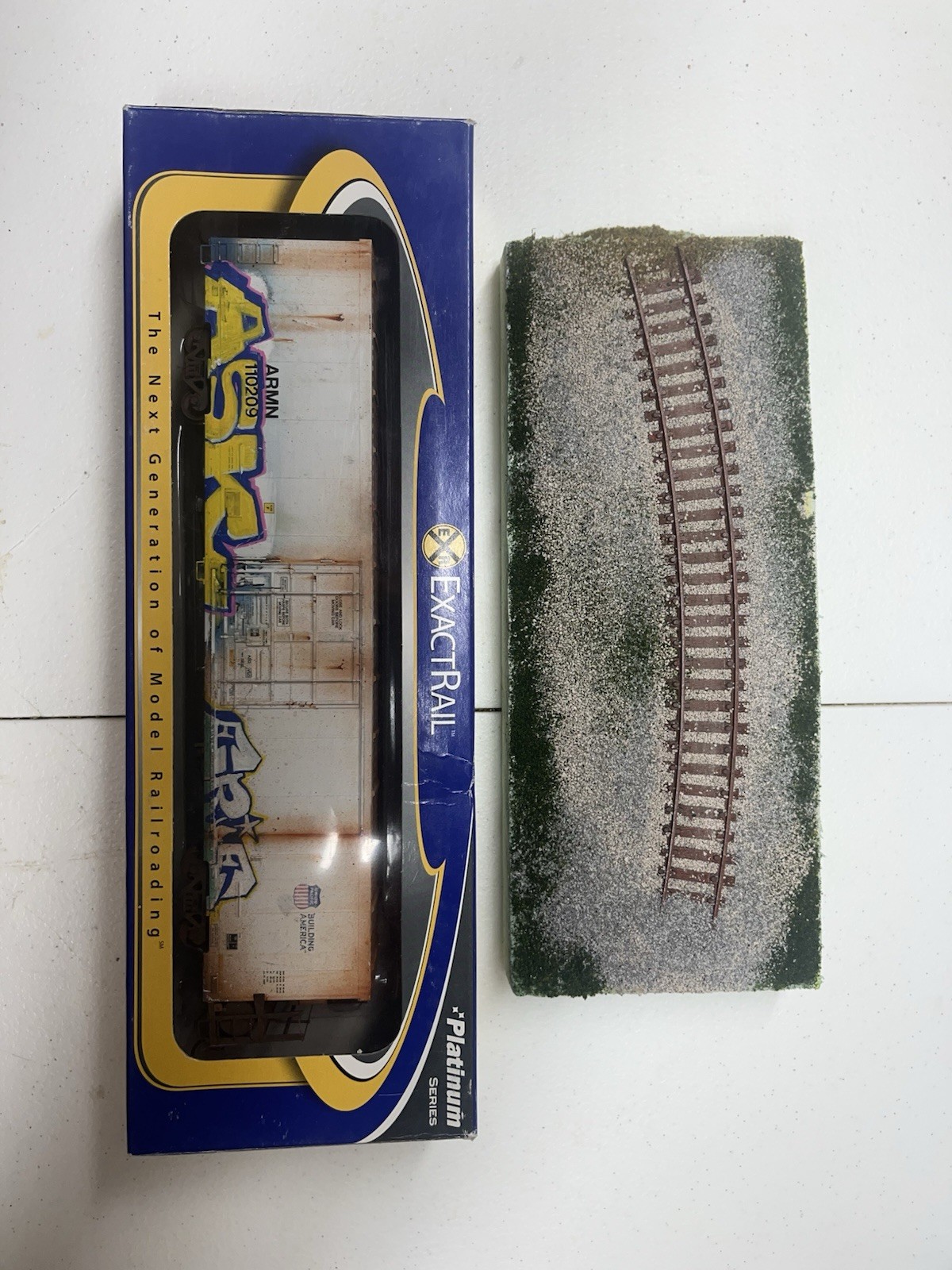 HO Scale Reefer Custom, Graffiti Custom Weathering With Custom Track Display