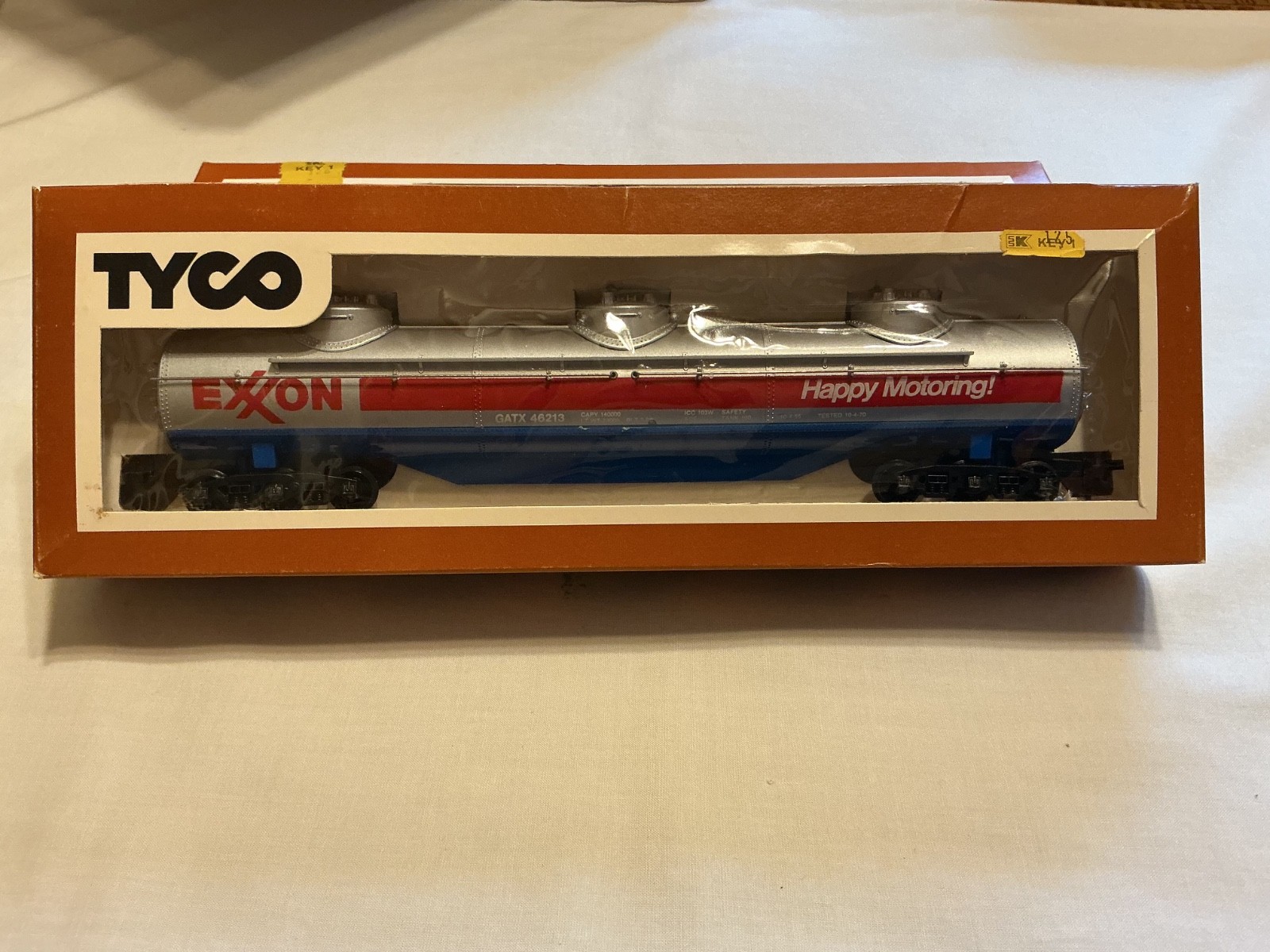 Vintage Tyco HO Scale 62’ EXXON Triple Dome Tank Car #3570 in box – (TR6)
