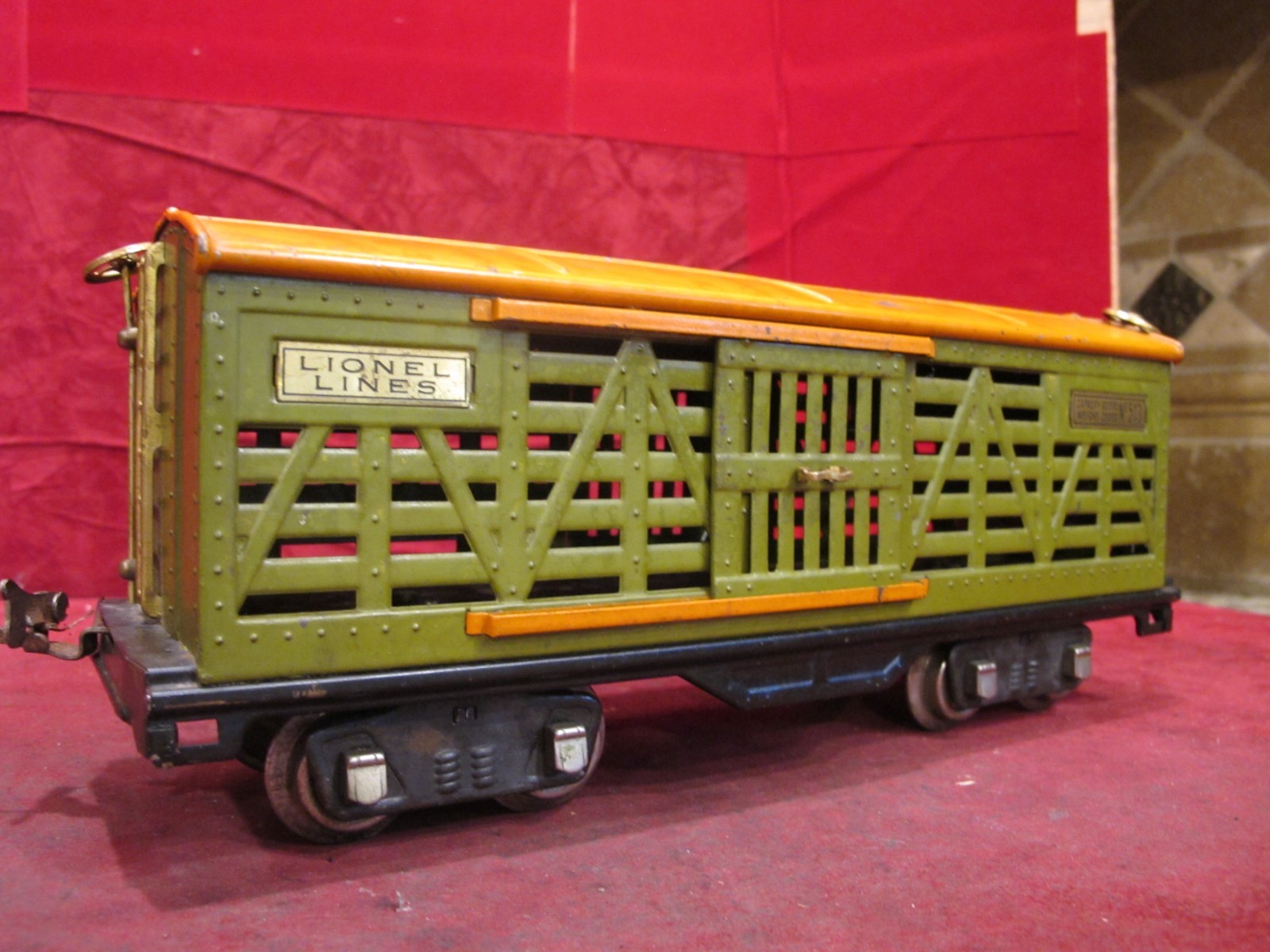 Lionel No. 513 Standard Gauge Olive Green/Orange Roof Cattle Car – 1927-1938
