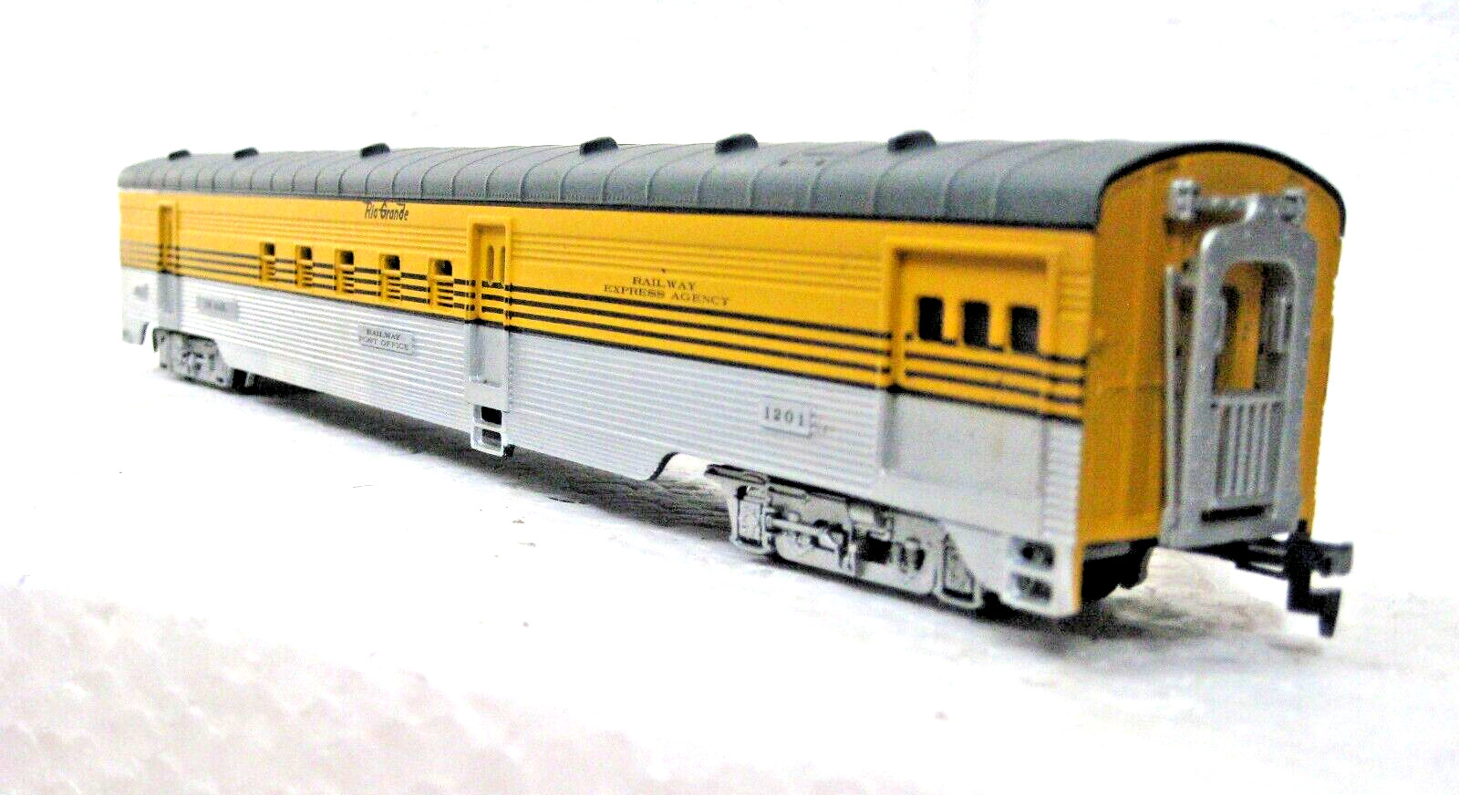 HO IHC CS RIO GRANDE RPO CAR 47335 CORRUGATED SIDE **Discounted**