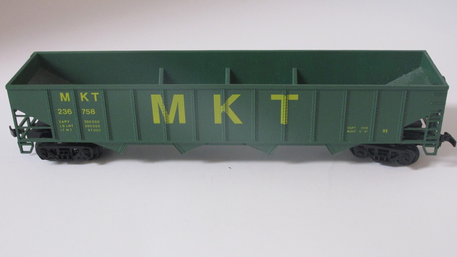Ho scale,open hoppers,4 bay,bundle of 3,VGN 2610,MKT 236758,& PC 483922,plastic.