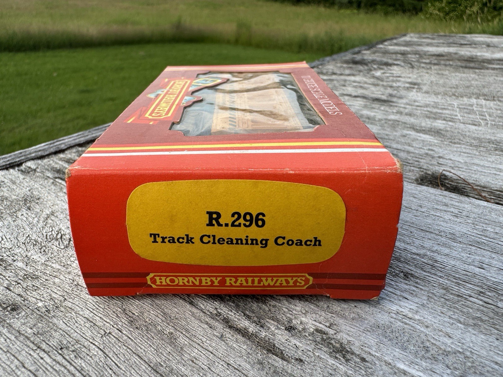 Hornby Railways R.296 European Track Cleaning Coach OO Gauge