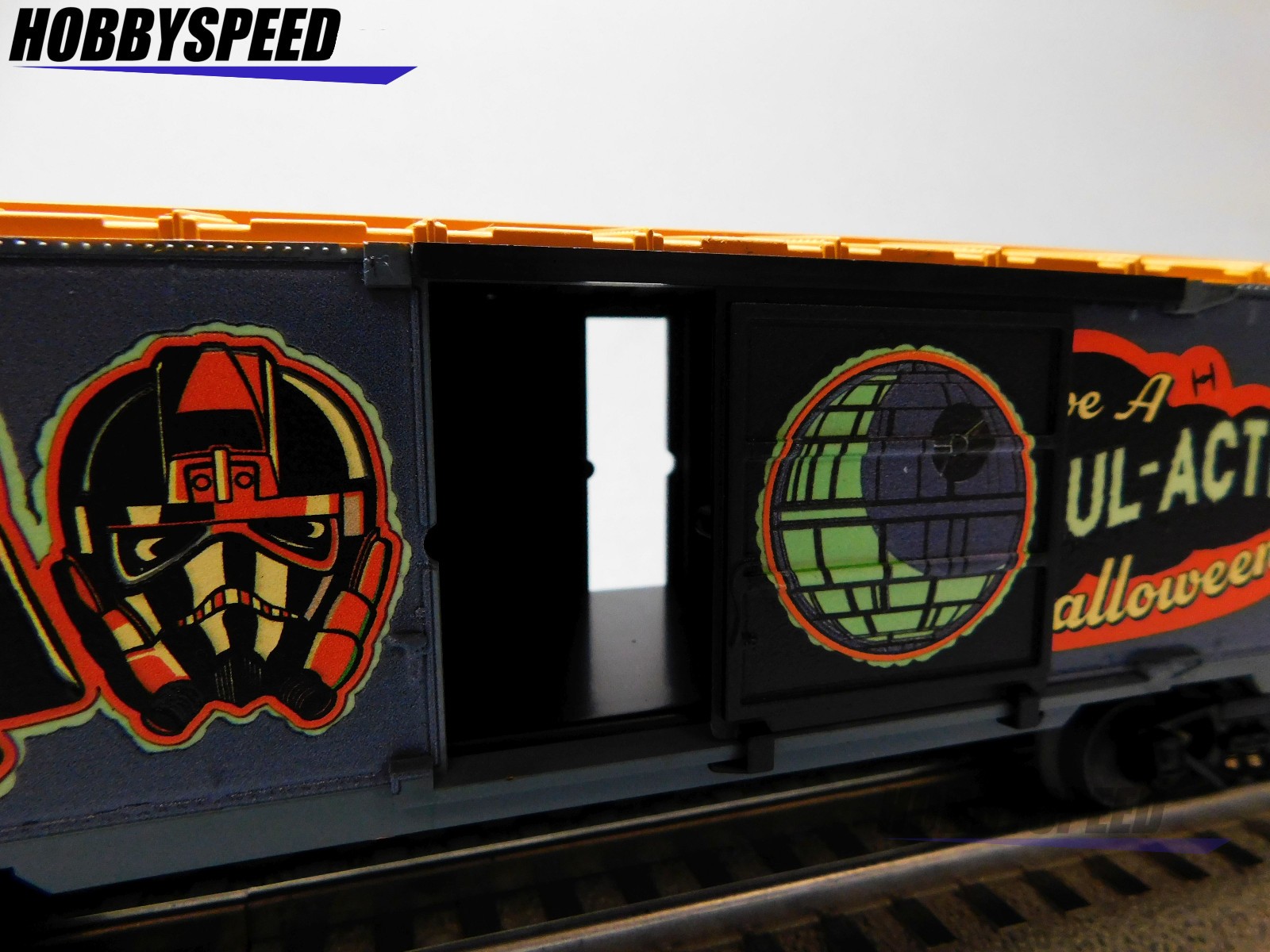LIONEL STAR WARS HALLOWEEN BOXCAR O GAUGE GLOW IN THE DARK train car 2528890 NEW
