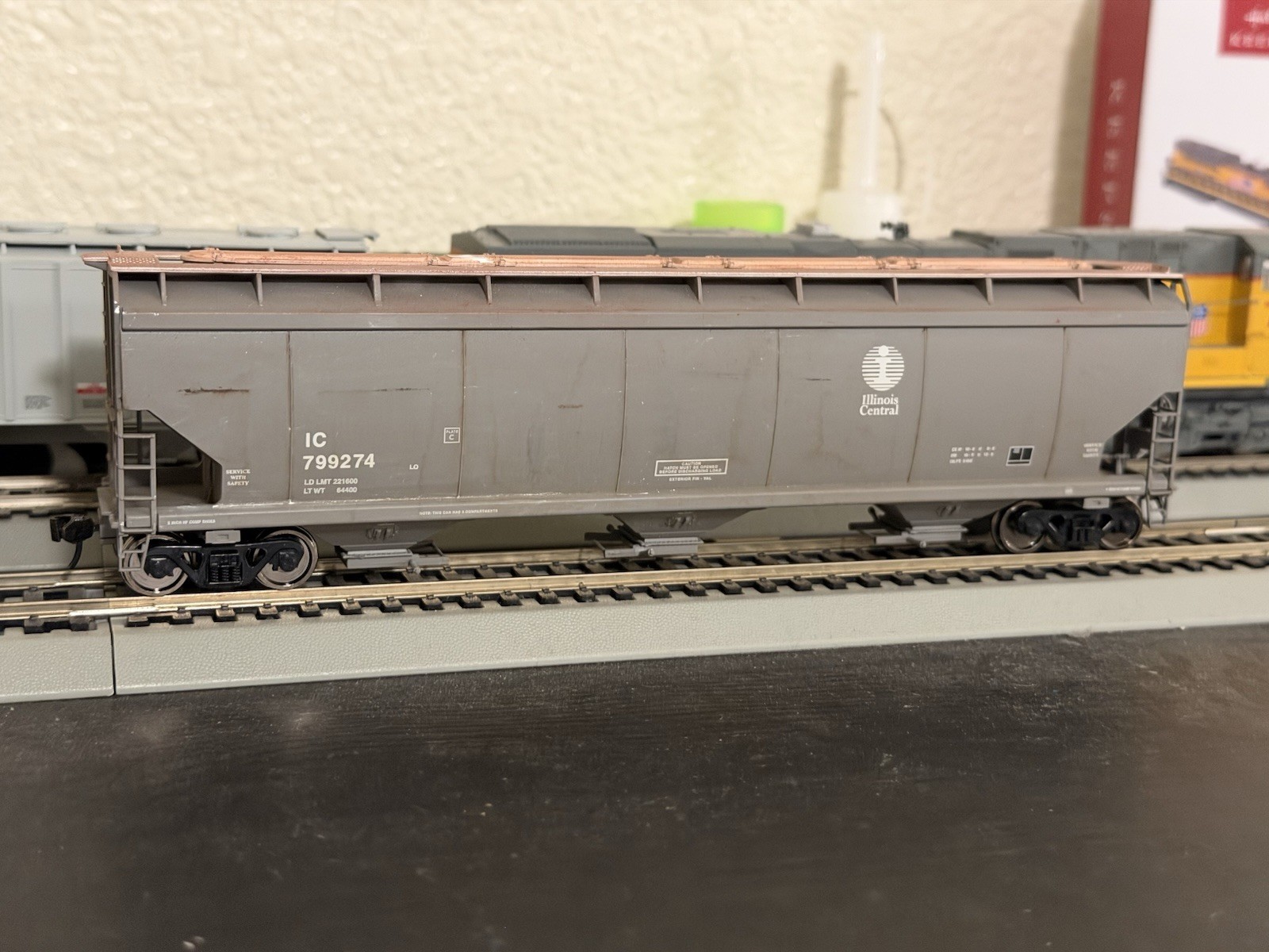 Walthers Mainline 60’ NSC 5150 COVERED HOPPER Illinois Central 799211 Weathered