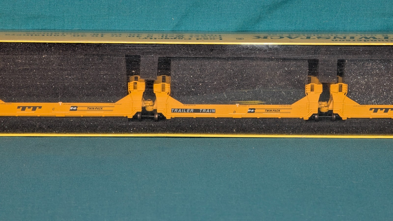 N SCALE BN GUNDERSON TWINSTACK 5 UNIT ARTICULATED CAR
