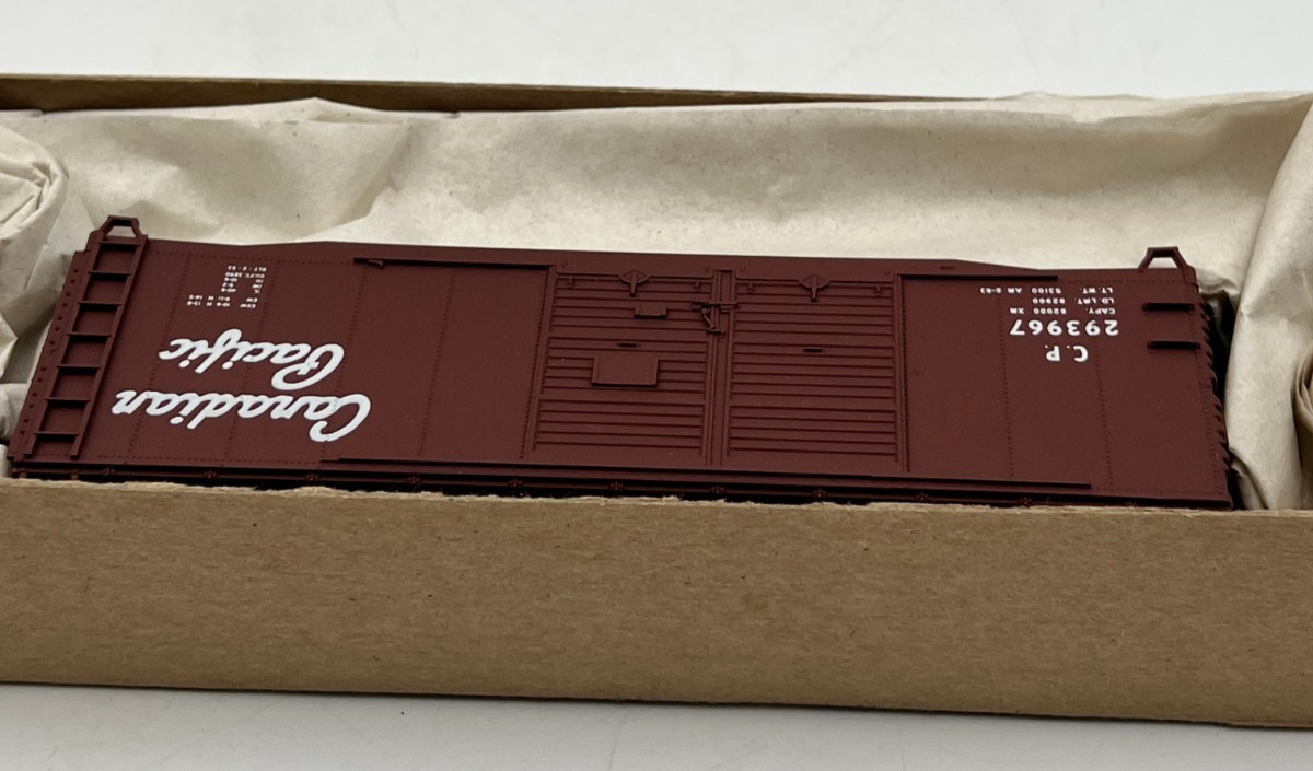 Accurail C.P. 3606 Canadian Pacific 40’ Double Door Steel Boxcar HO Scale Kit