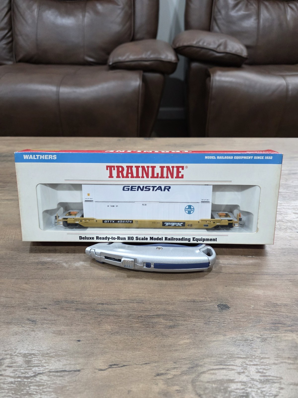 Walthers GENSTAR TTX HO Scale Freight Car Ready to Go, Detailed, Painted