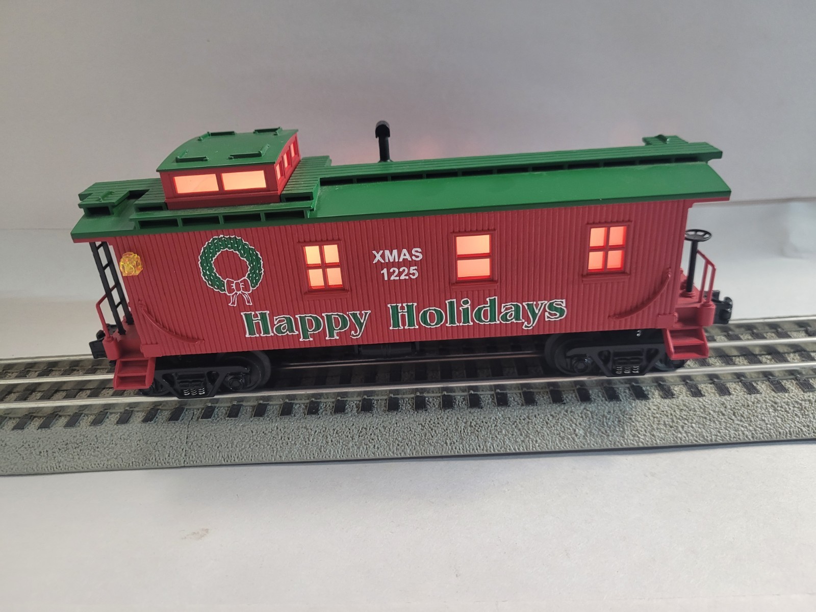 MTH Happy Holidays Lighted Christmas Caboose #1225 Sprung Trucks