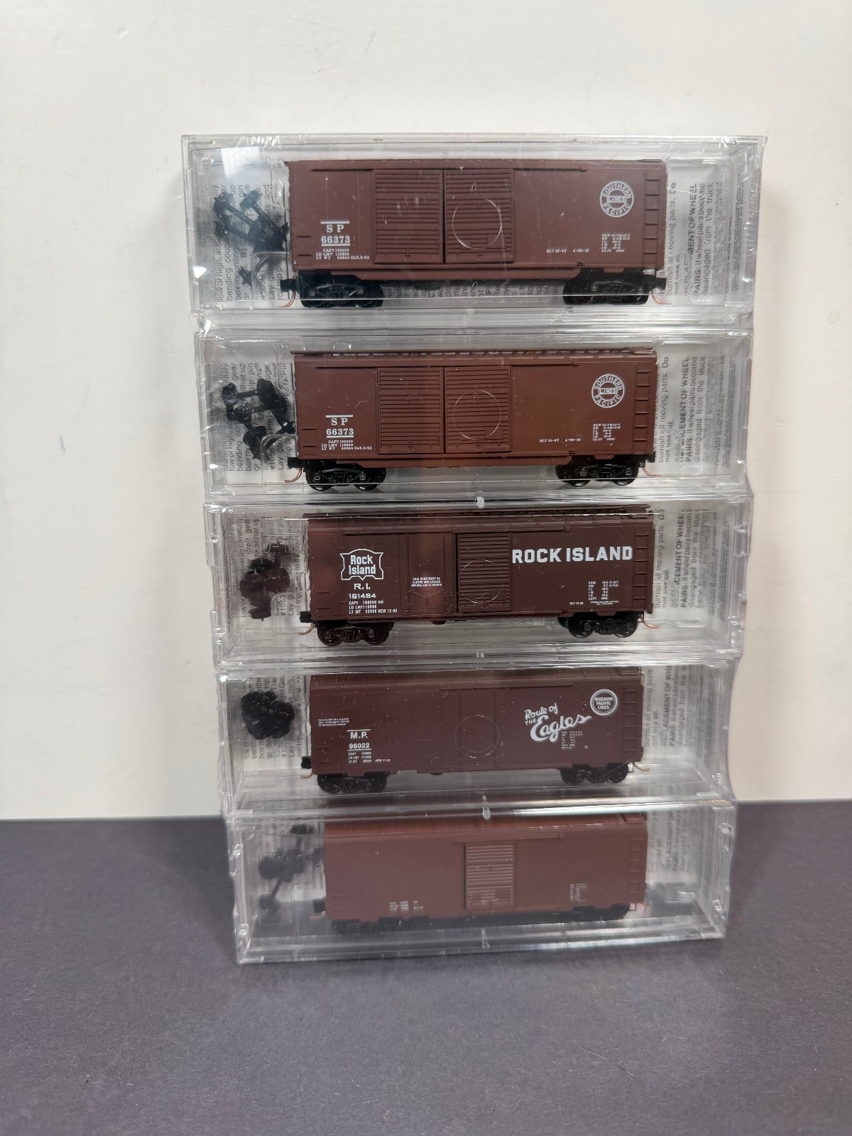 Micro Trains N Scale 22182 30 Years Commemorative 5 Pack Box Car Set