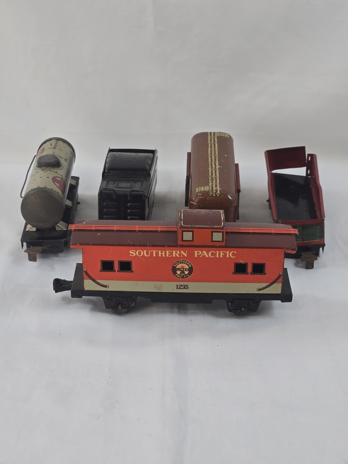 Vintage Tinplate Model Railroad Freight Cars Lot Marx Southern Pacific Santa Fe