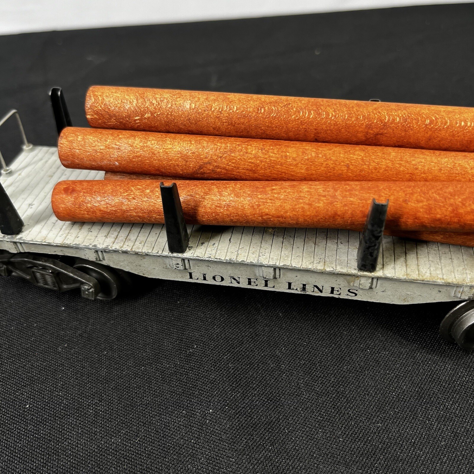 Vintage Original Lionel O Gauge Postwar 2411 Flat Car w/ 6 pipes