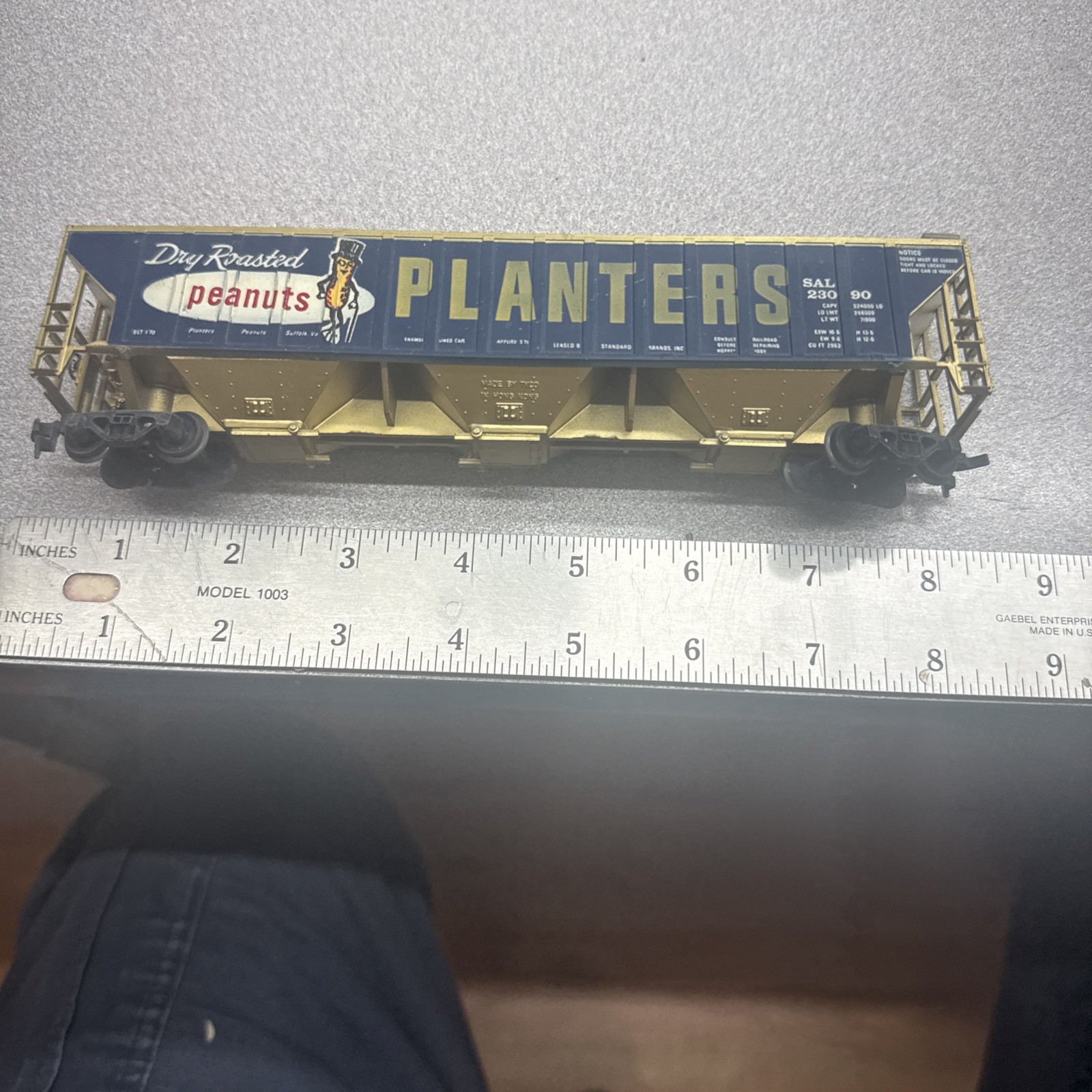 TYCO HO Gauge Planters Peanuts SAL 23090 Covered Hopper Train Car