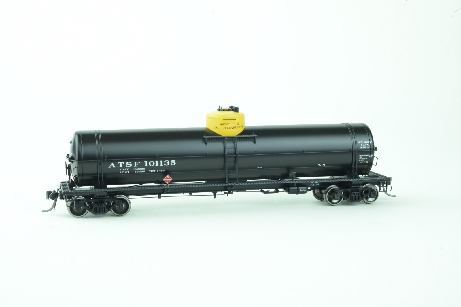 HO scale RTR ATSF Diesel Fuel for Streamliner car model c.1990s.