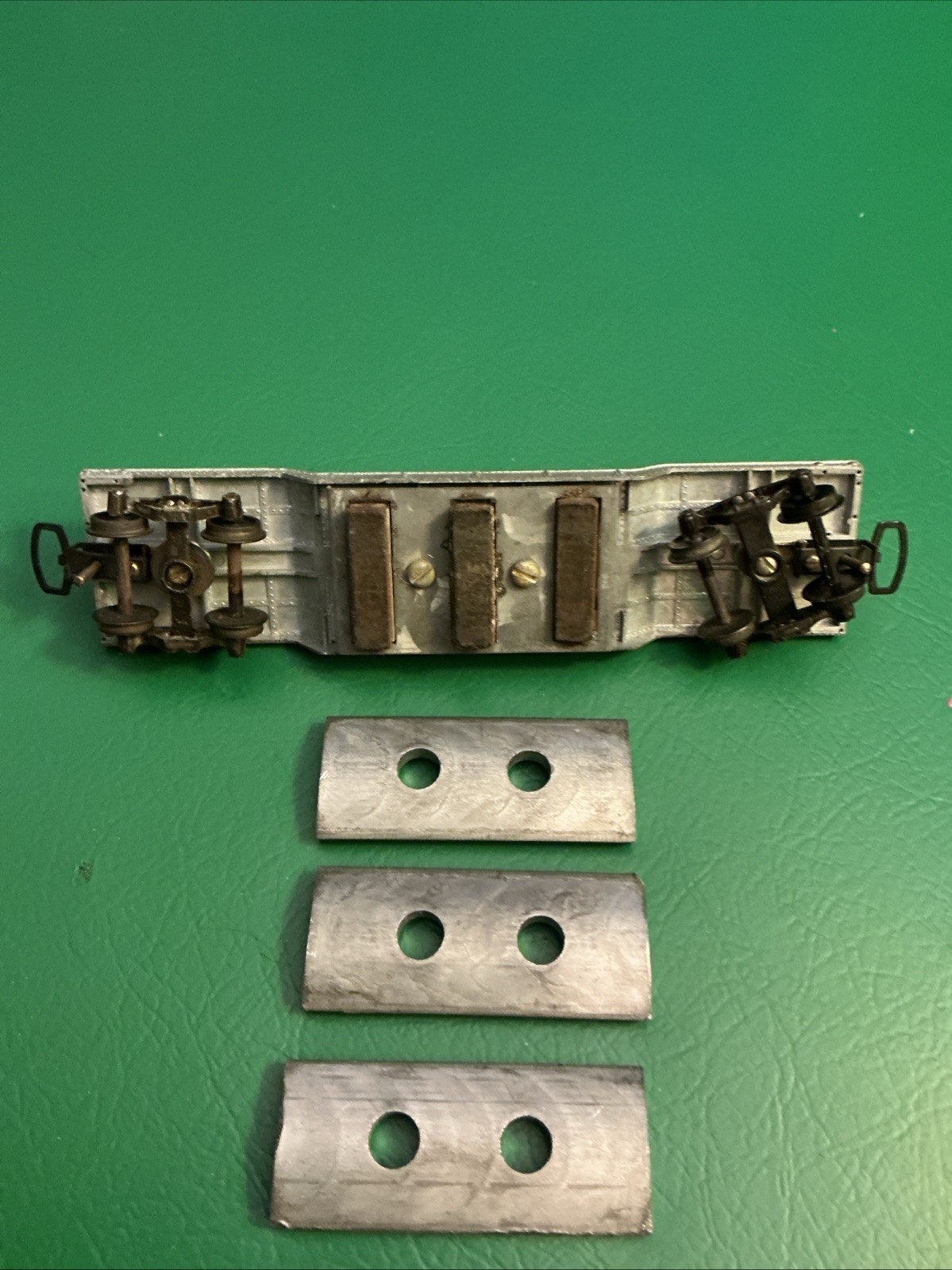 Vintage Diecast HO Depressed Flat Car Track Cleaner With 3 Weights Adjustable