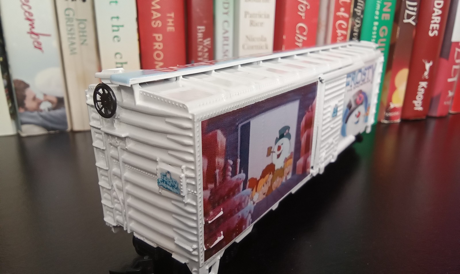 HO scale FROSTY THE SNOWMAN Christmas tree HO scale model train boxcar athearn