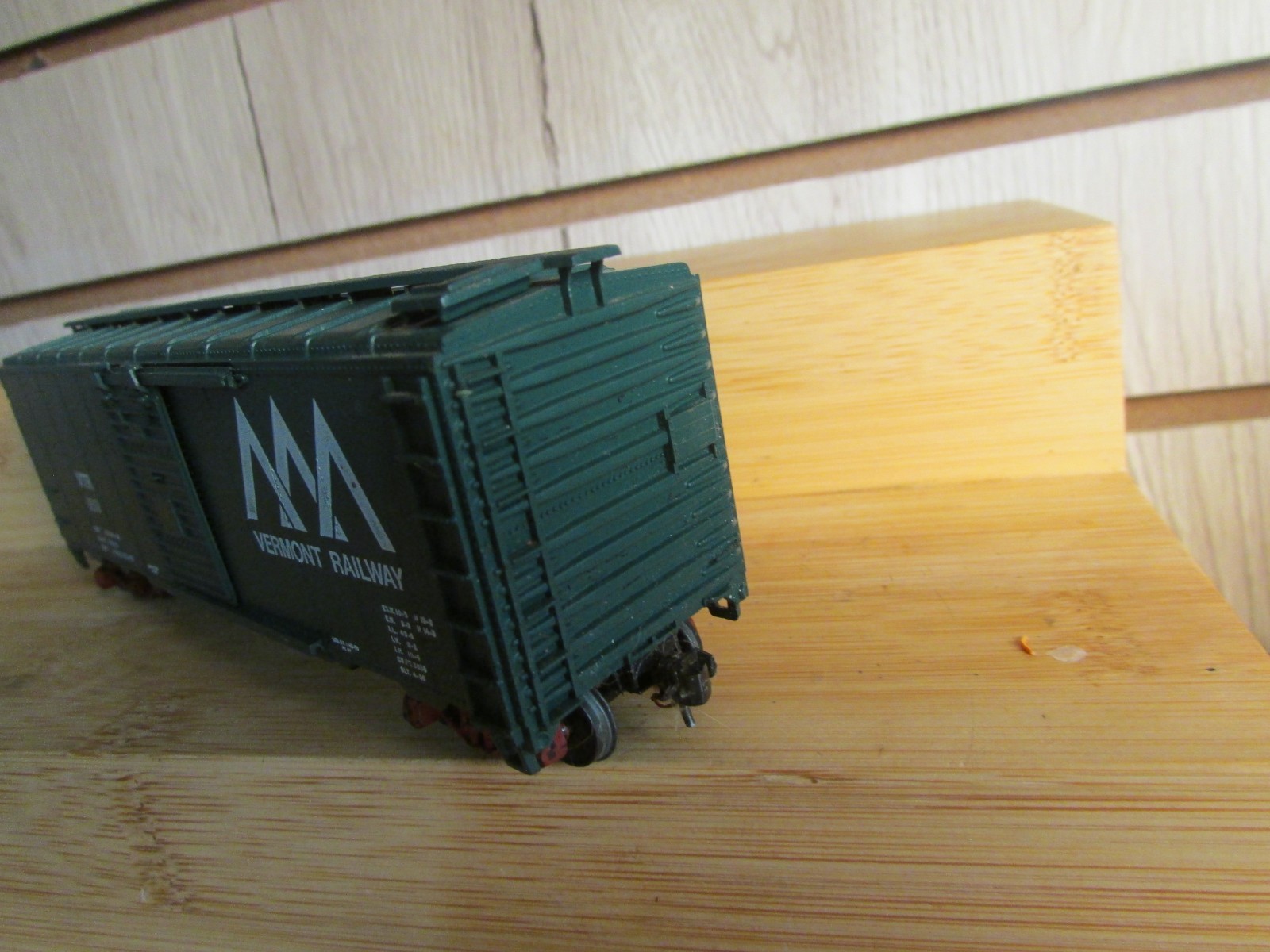 HO Scale 40′ Box Car Vermont Railway VTR 169 C1782