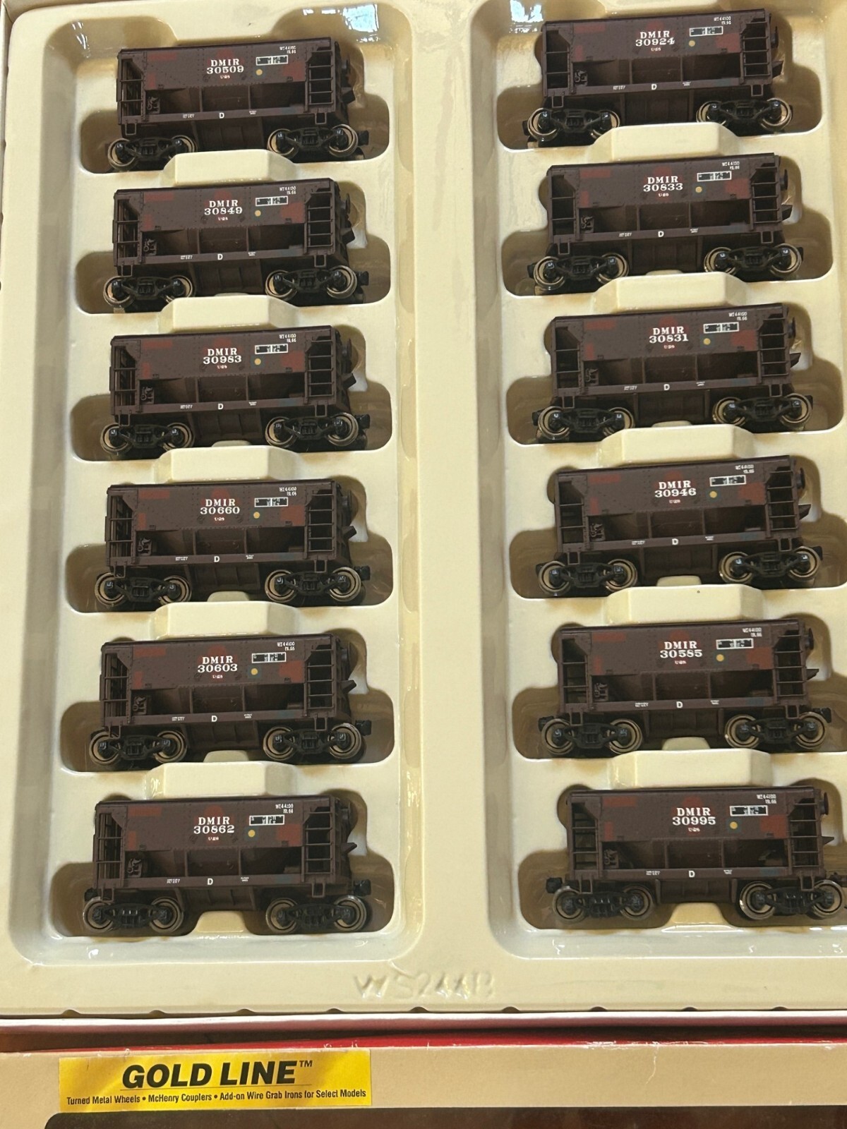 DULUTH MISSABE & IRON RANGE ” DM&IR ” IRON ORE HOPPER 12 pack HO SCALE GOLD NEW