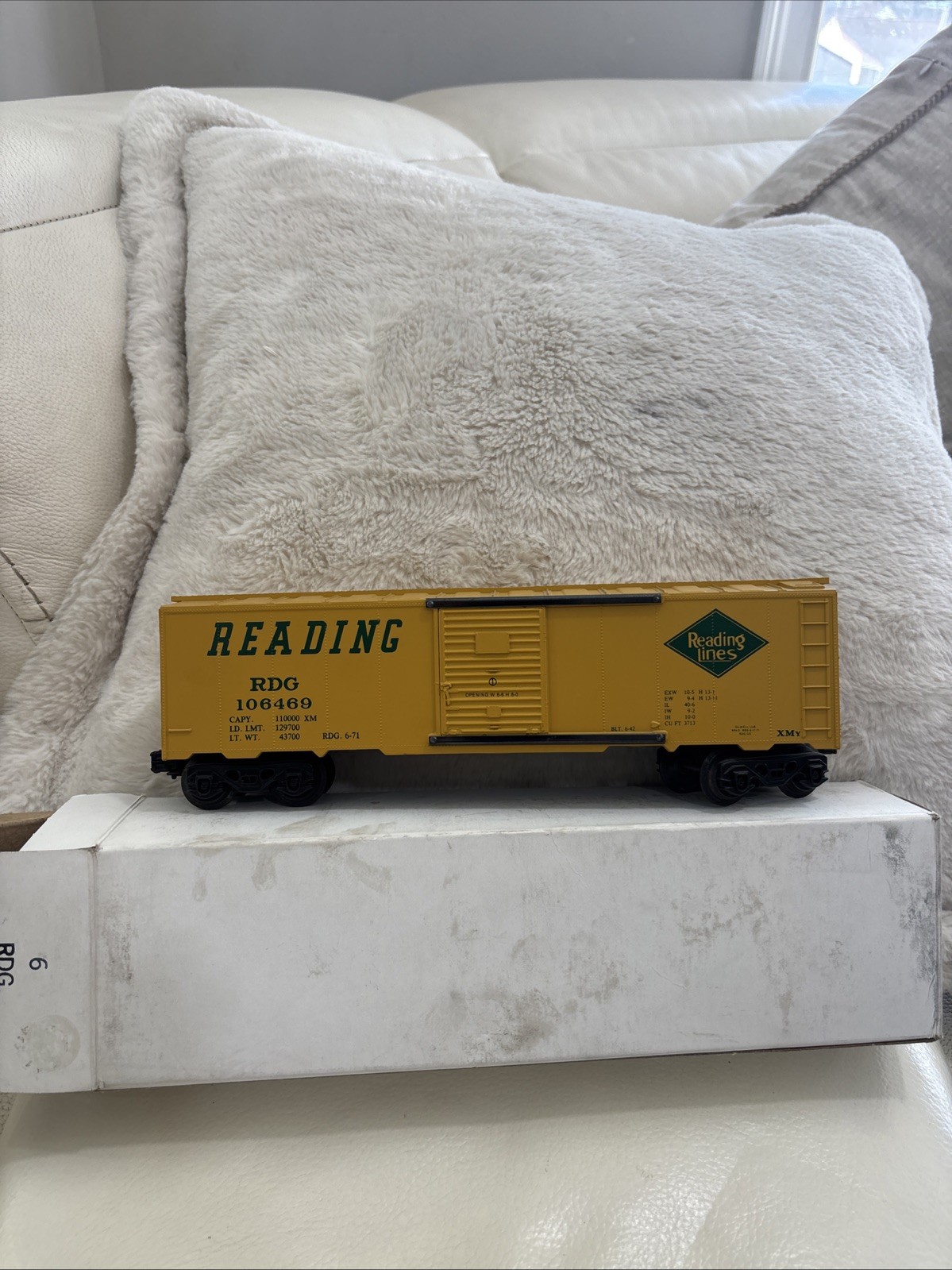 LIONEL?? RARE? RDG BOX CAR # 106469-READING LINES 0-027 MUST SEE!! NOS NEW!!