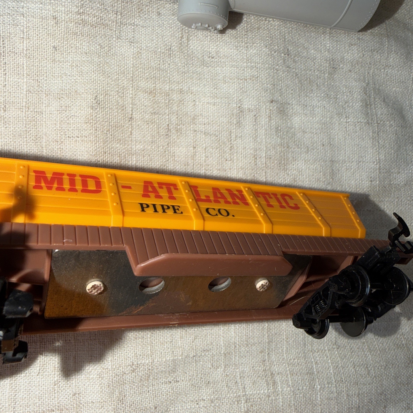 Lot of 3 HO Scale Train Cars: Texaco, Mid-Atlantic Pipe Co, Laramie LNP&W EUC