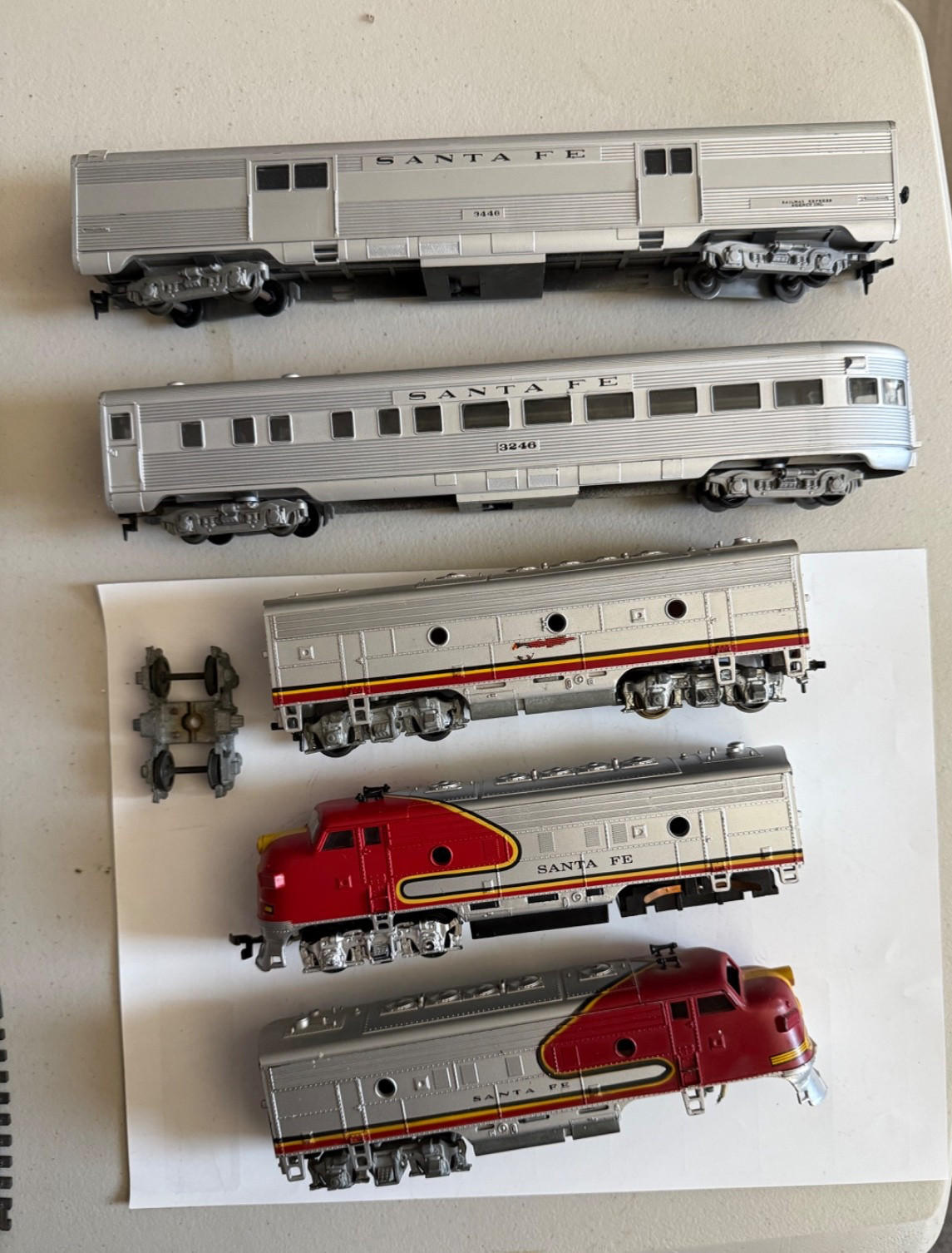 Lot Of 5 Ho Scale Santa Fe Shells In Various Makes/Models/Conditions READ DESCRI