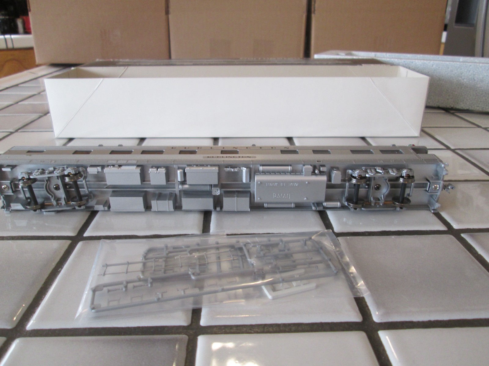 KATO CHICAGO,BURLINGTON & QUINCY PASSENGER CAR HO SCALE