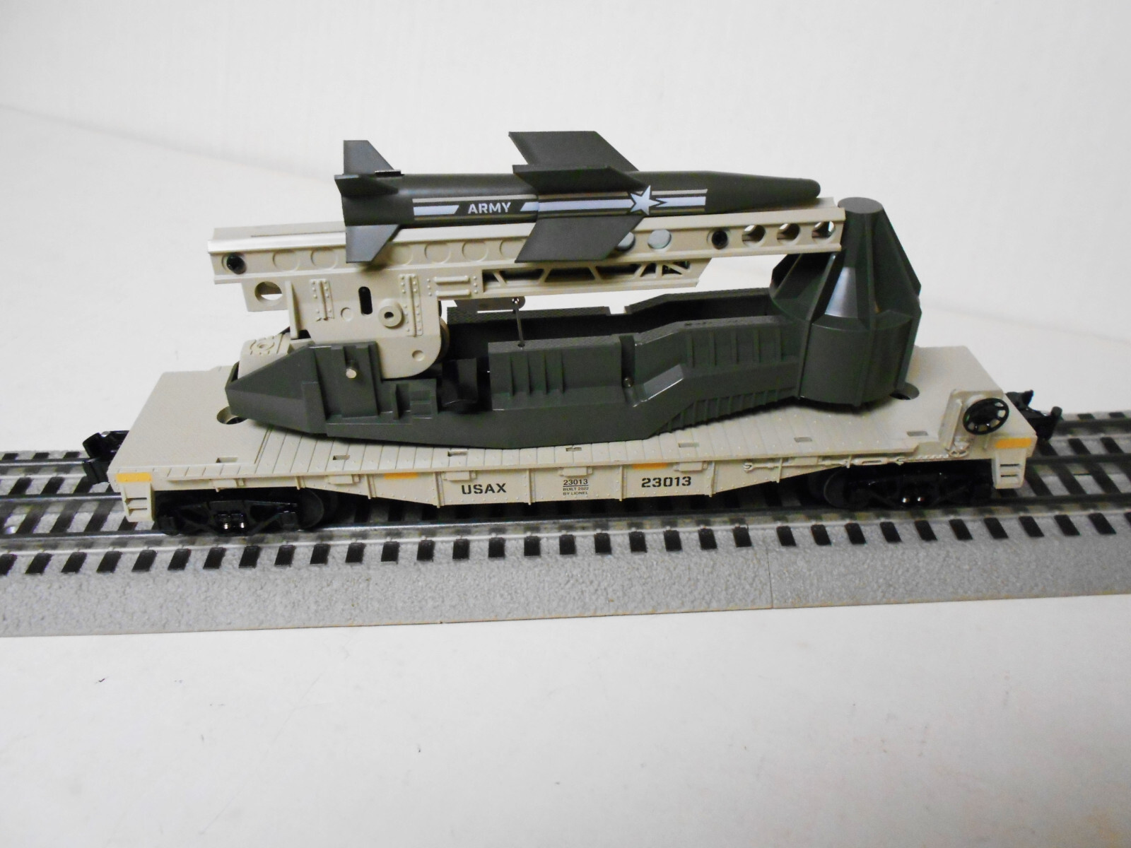 LIONEL 2223010-M US ARMY MISSILE LAUNCH CAR #23013 O GAUGE military train NEW