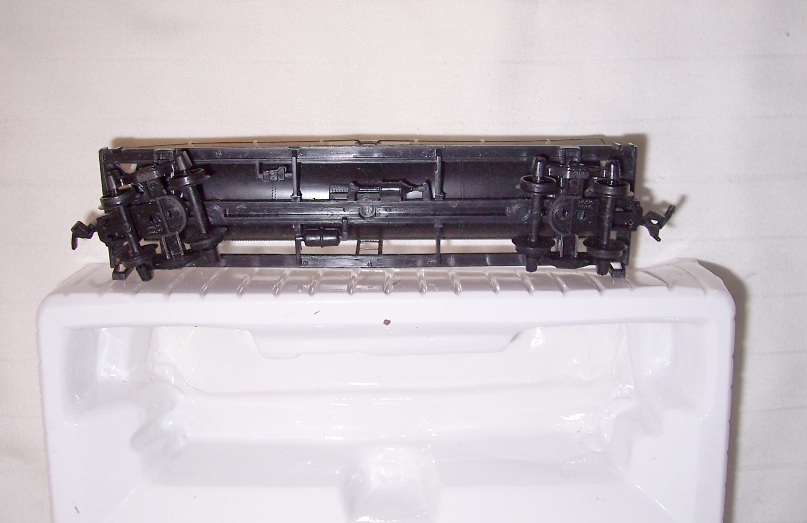 LOT#321 HO 40 FT MICHIGAN ALKALI TANK CAR #GATX-39617- NEAR PERFECT – NEW IN BOX