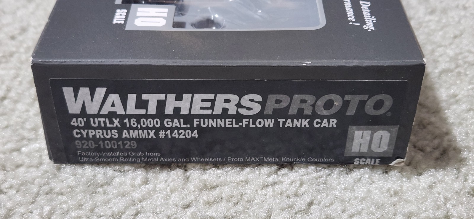 Walthers 920-100130 HO, 40′ UTLX 16K GAL. Funnel Flow Tank Car Cyrus AMMX #14204