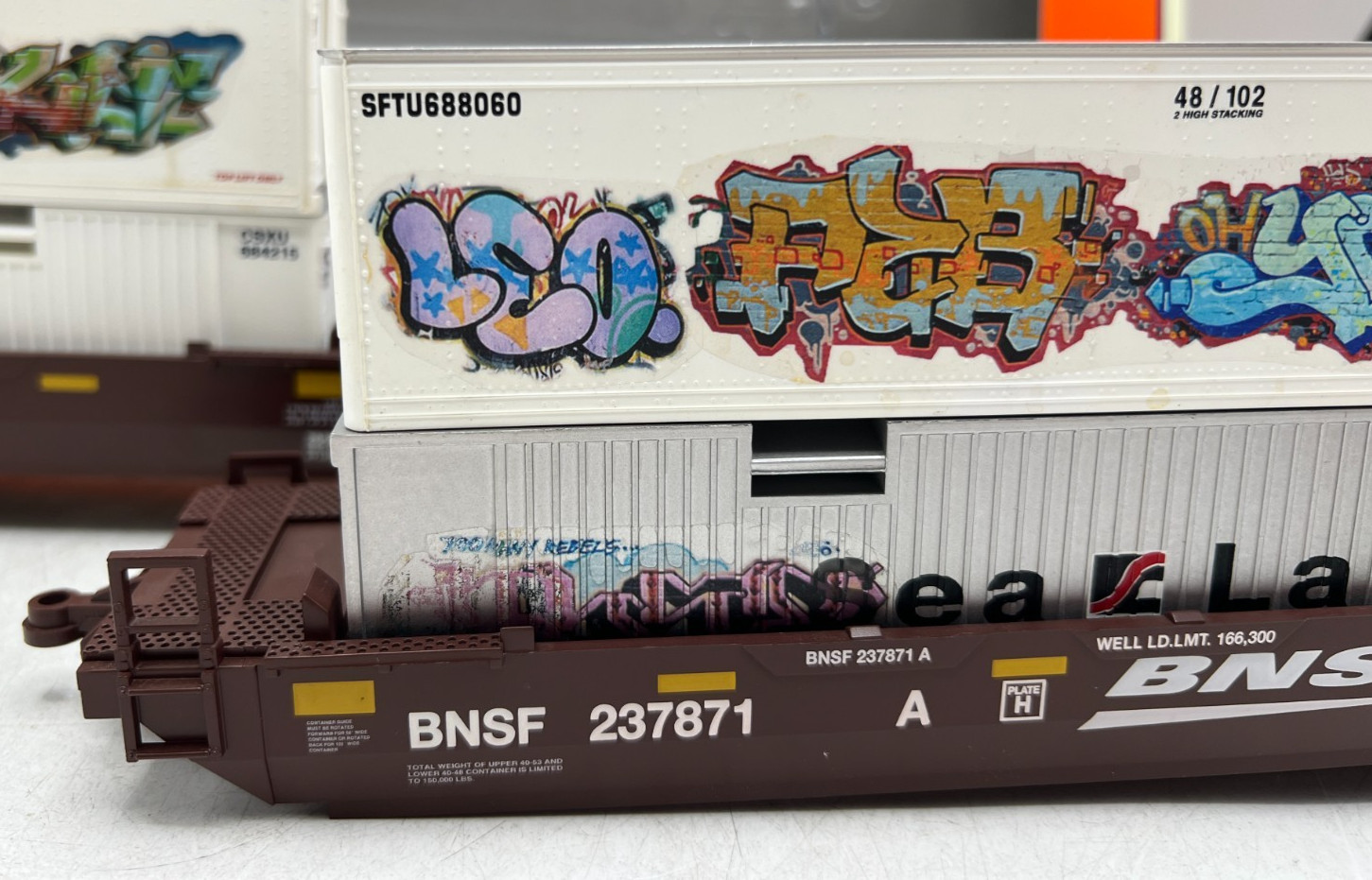 Lionel O 6-26485 BNSF 237871 Maxi Stack Pair Container Train Flatcar w/ Graffiti