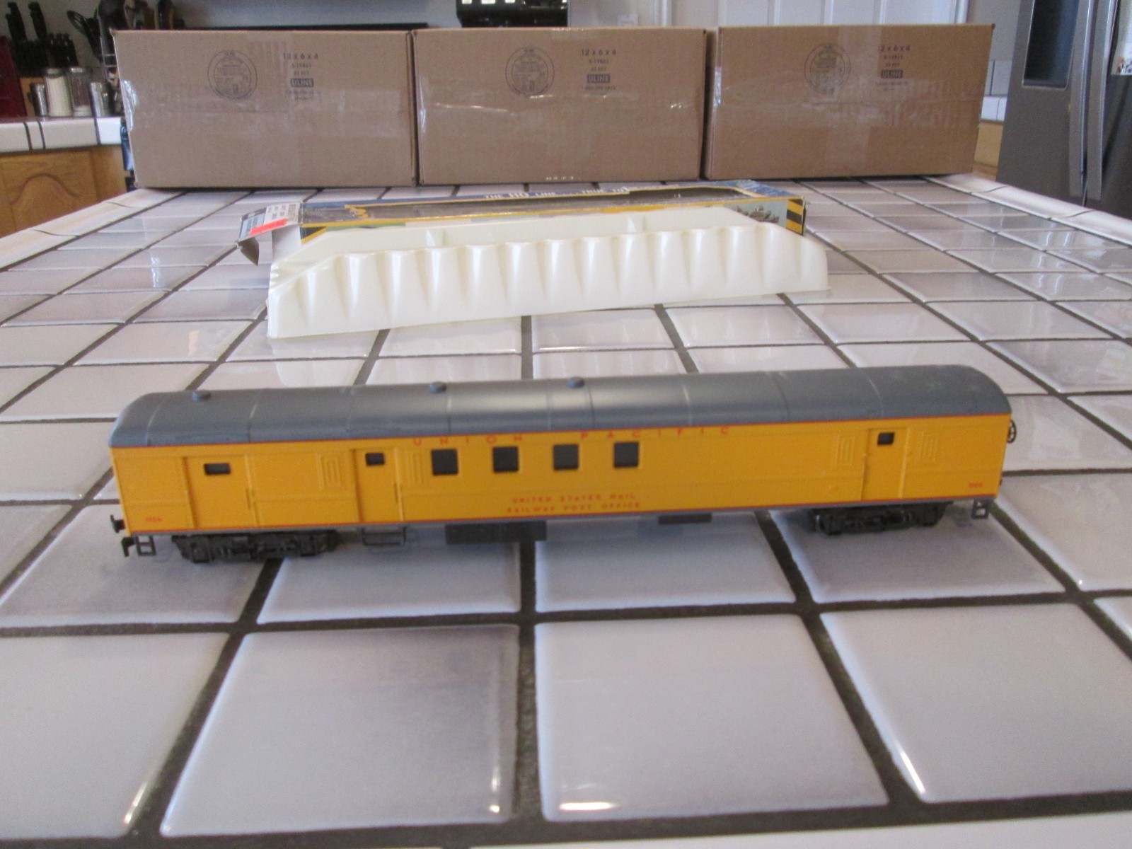 AHM/rivarossi UNION PACIFIC passenger car HO scale