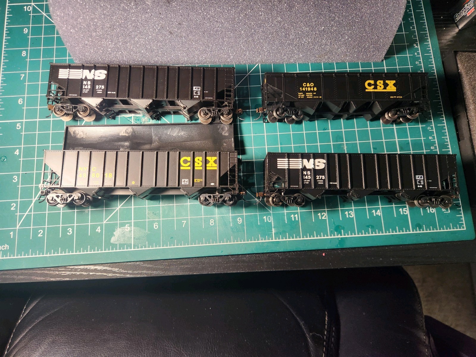 Lot Of 4 Coal Cars With Fake Coal Loads Ho Scale Csx And Ns