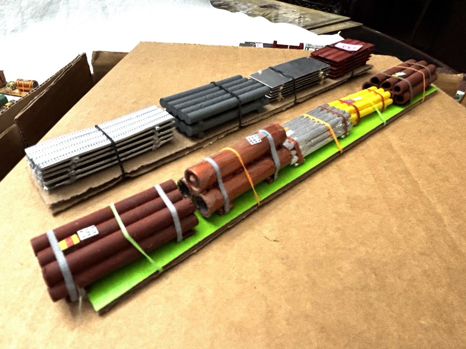 💥HO Scale Flatbed Loads ~ Handmade – You choose, in sets of 2. Pls read descrip