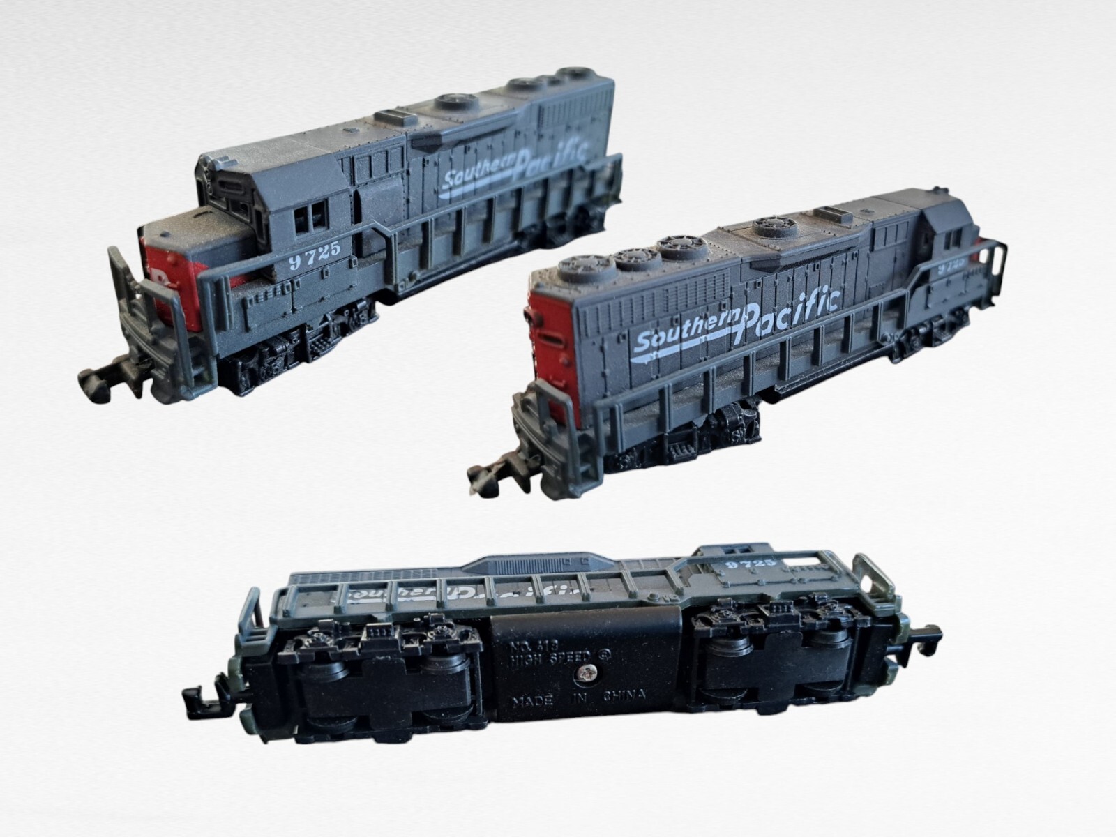 Miniature trains 2 1/2 to 3 1/2 in long EX condition. The details are amazing.