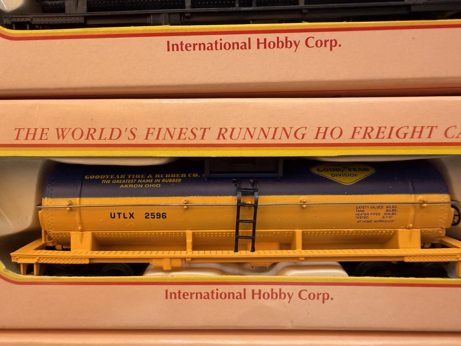 IHC HO SET OF 5 TANK CARS VINTAGE FROM ESTATE