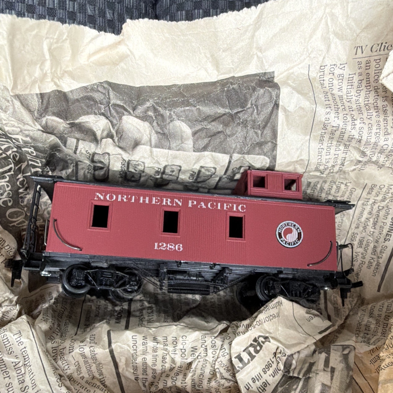 Roundhouse HO Northern Pacific Caboose “Old Timer” #1286 DC 2-Rail MPN 3442
