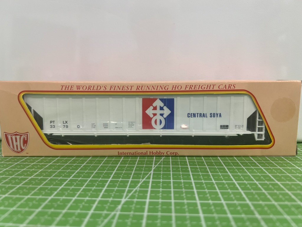 IHC HO Scale Central Soya Hopper In The original Box