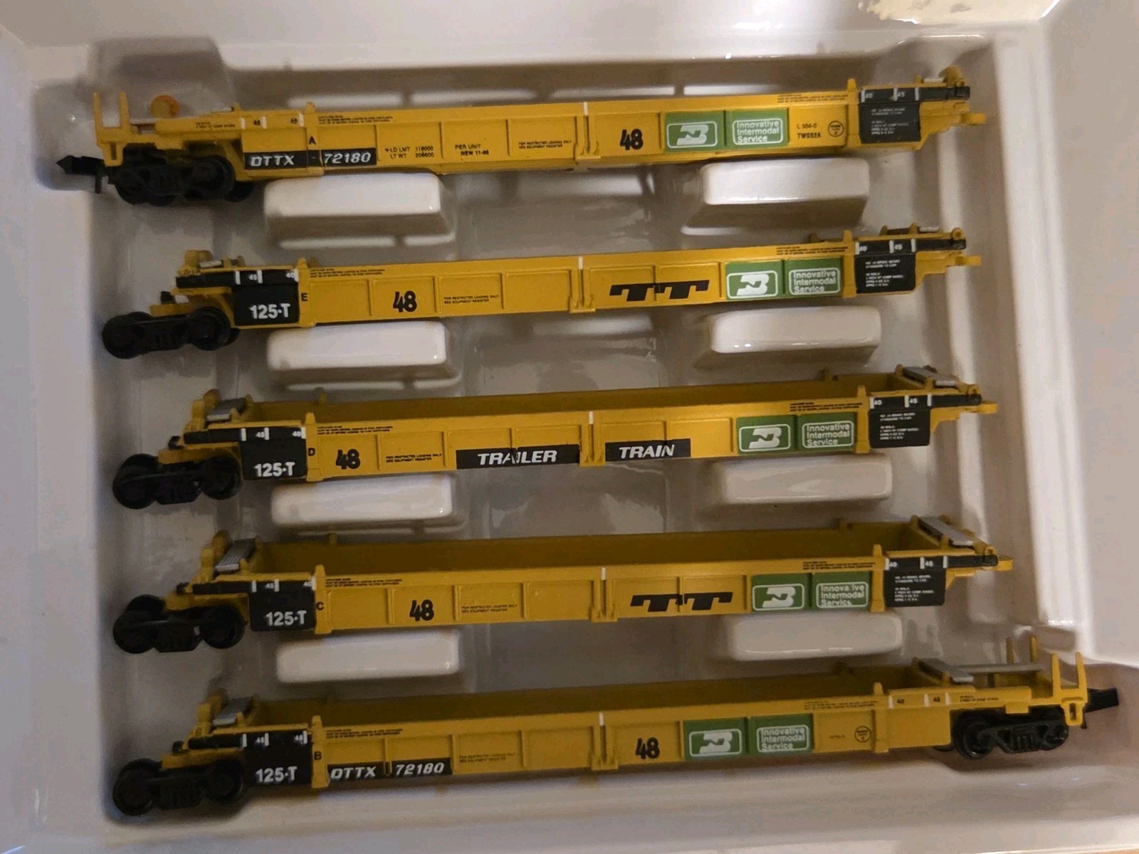 Walthers N Scale 932-8101 TTX 305′ Thrall 5-Unit Articulated Double Stack Cars