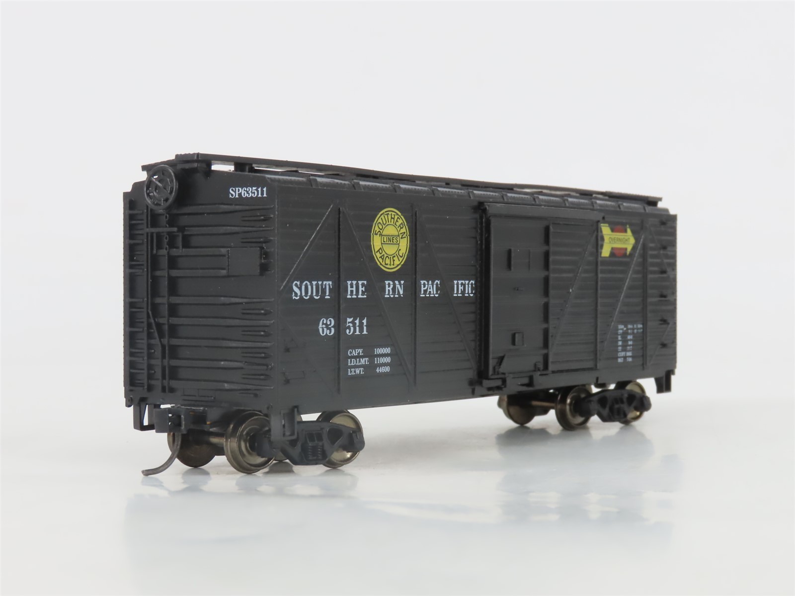 HO Roundhouse 1096 SP Southern Pacific Overnight 40′ Box Car #63511 – Upgraded