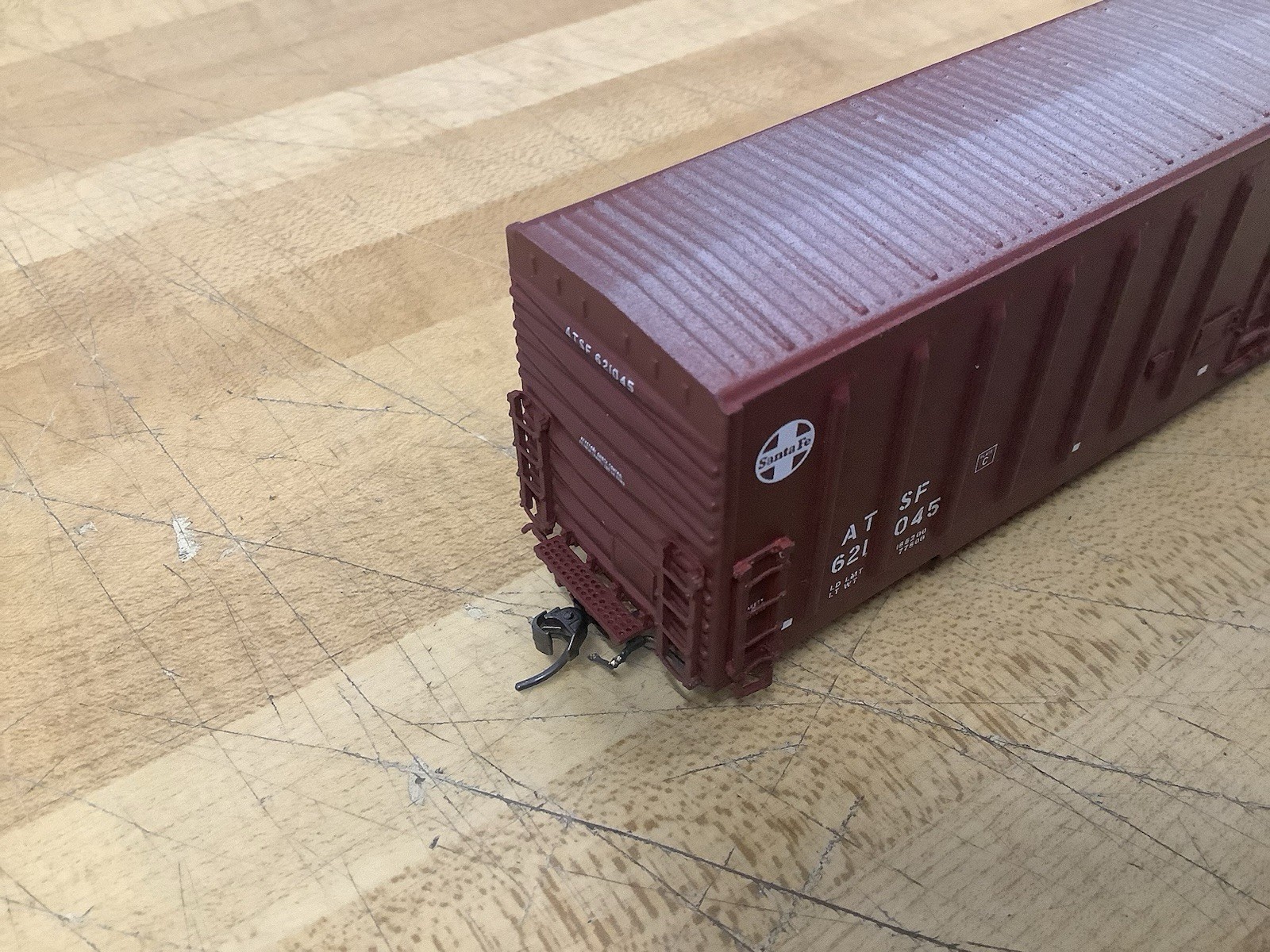 HO-Scale Pecos River Brass PC&F 62′ Insulated Box Car, Santa Fe Livery