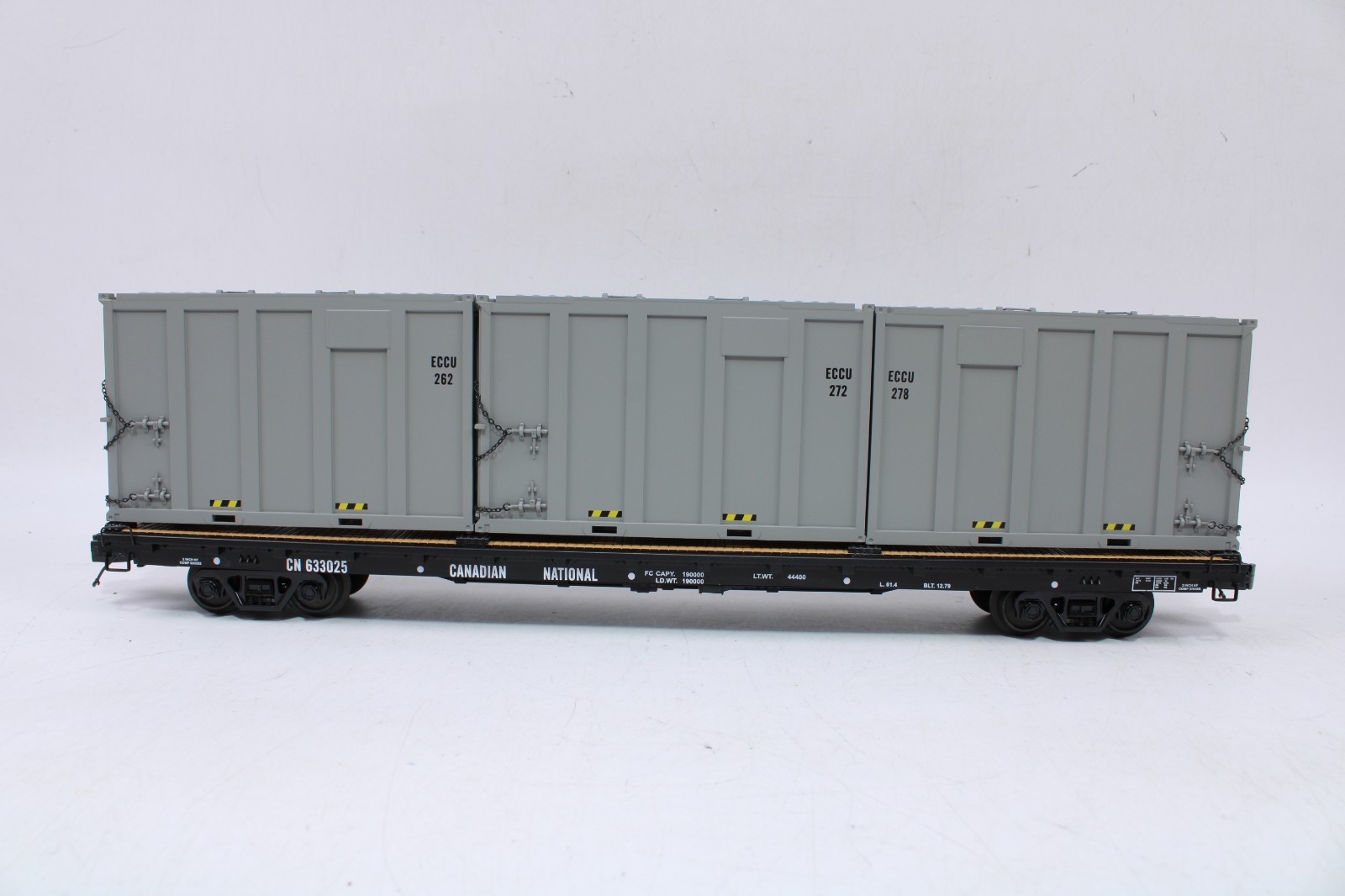 MTH 20-98583 O 60′ Flat Car Canadian National #633025 Trash Containers