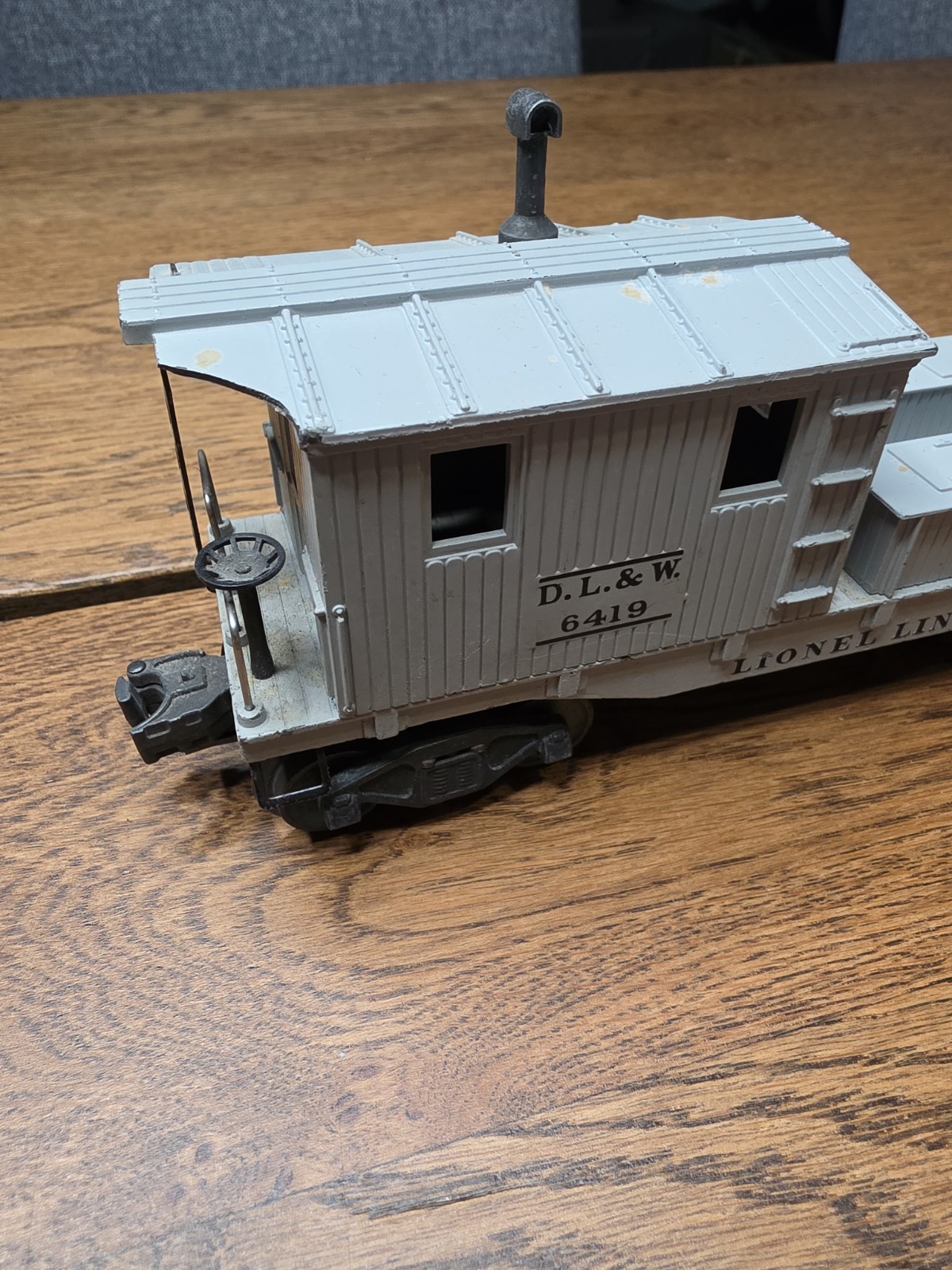 Lionel Lines PostWar DL & W Work Caboose #6419 CHIPPED ROOF