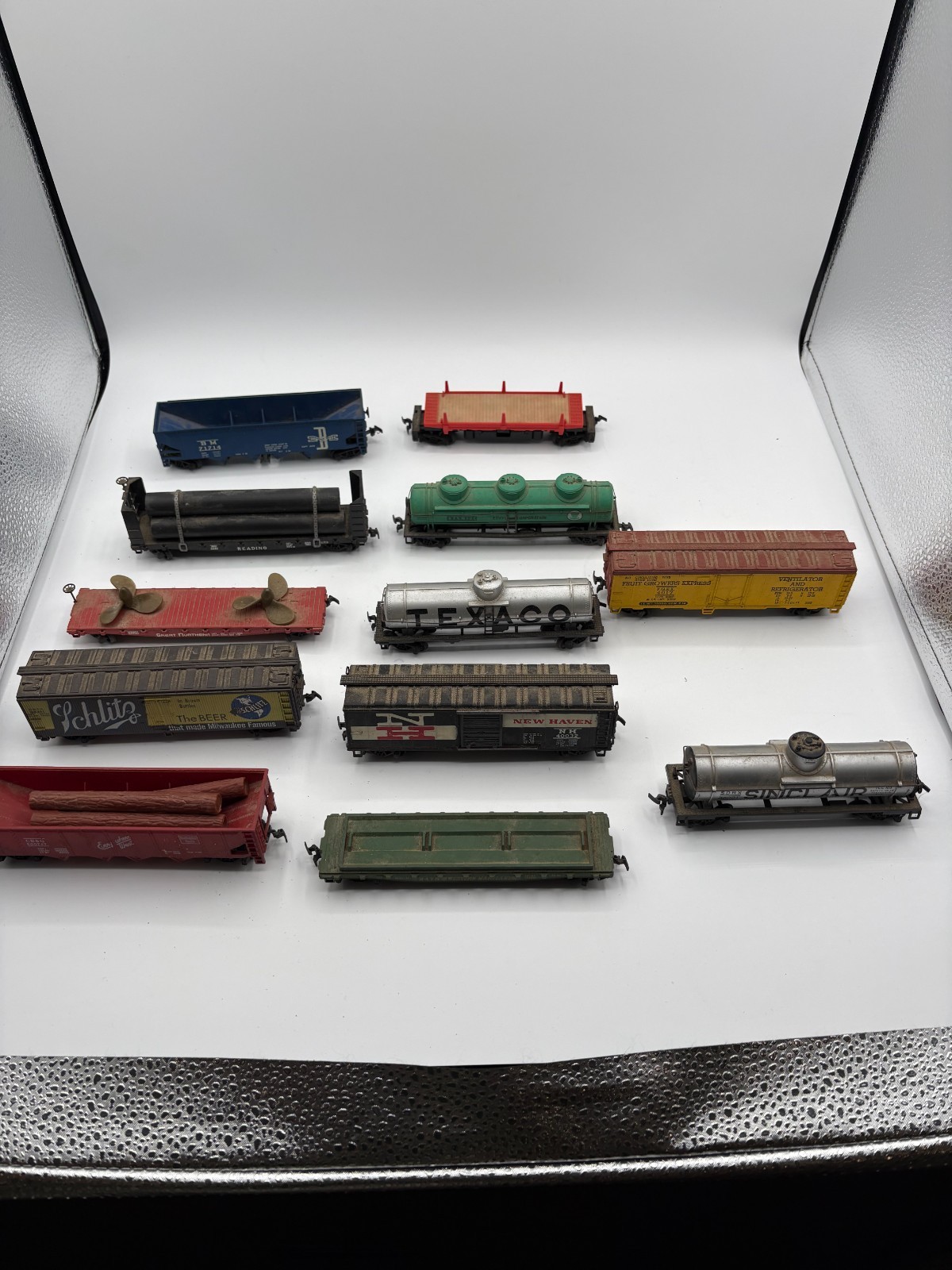 HO Scale Train Lot – Includes 12 pieces- Various condition **Uknown if working