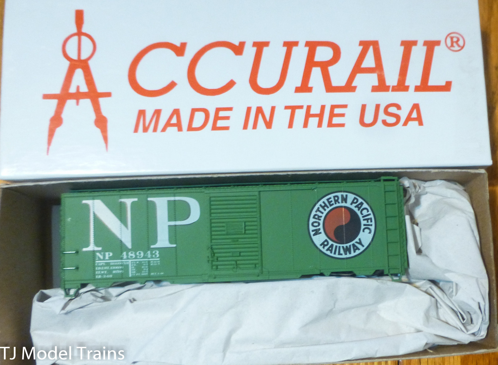Accurail HO #3502.1 (Rd #48943) Northern Pacific (AAR 40′ Steel Boxcar) Plastic