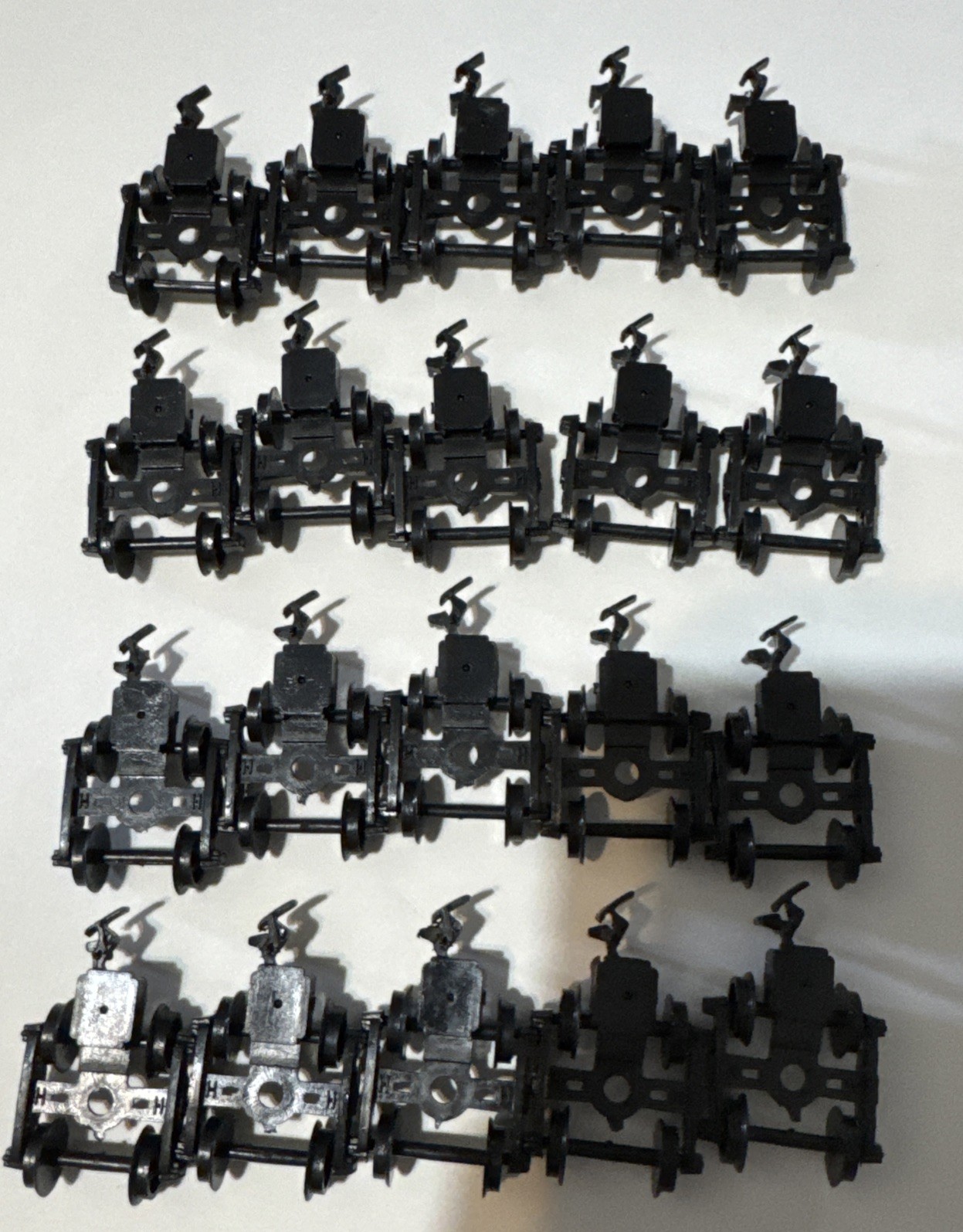 Bachmann Ho Freight Trucks Lot Of 20 Plastic